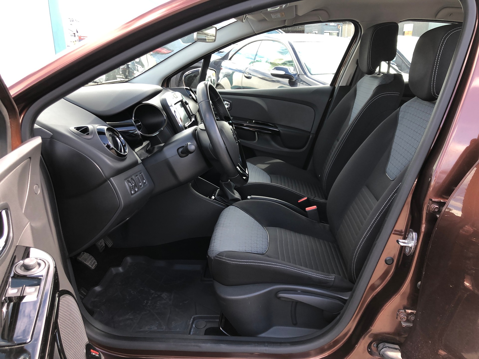 RENAULT Clio 1.5 dCi Dynamique-image-9