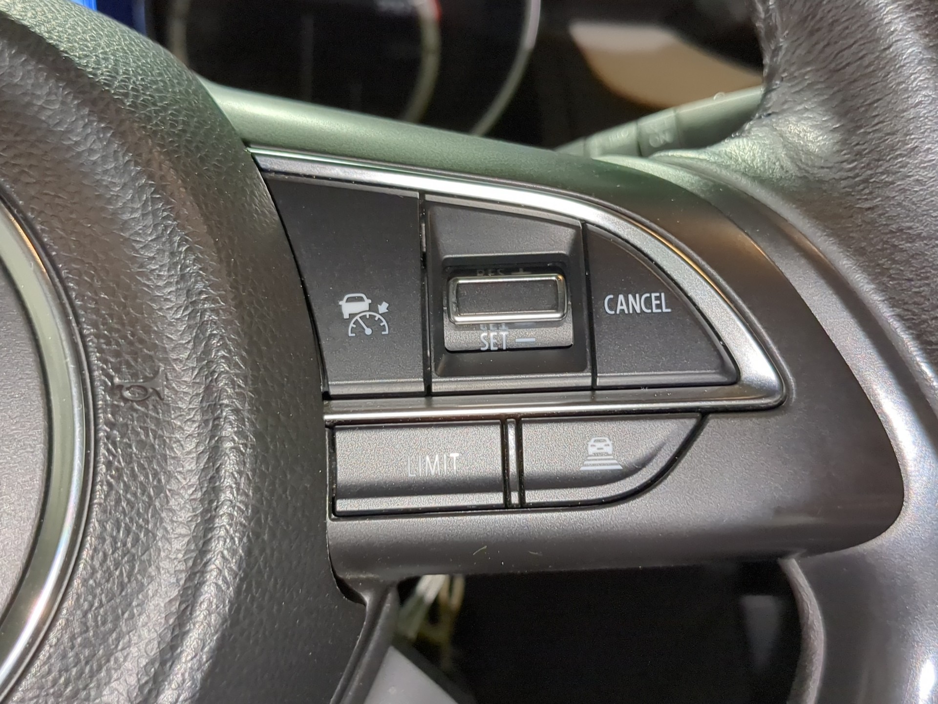 SUZUKI Swift 1.2 Compact + 4x4 Hybrid-image-21
