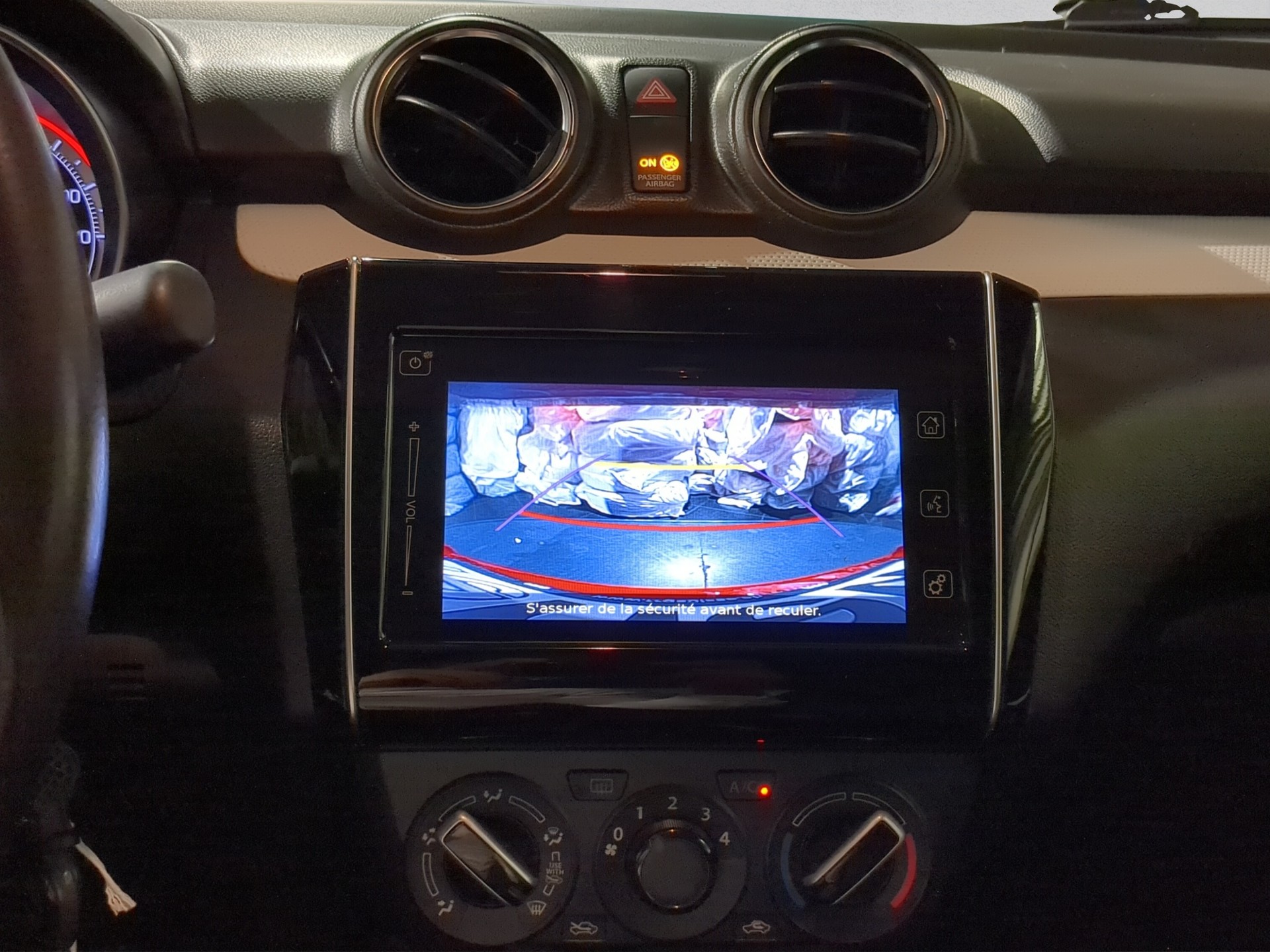 SUZUKI Swift 1.2 Compact + 4x4 Hybrid-image-11