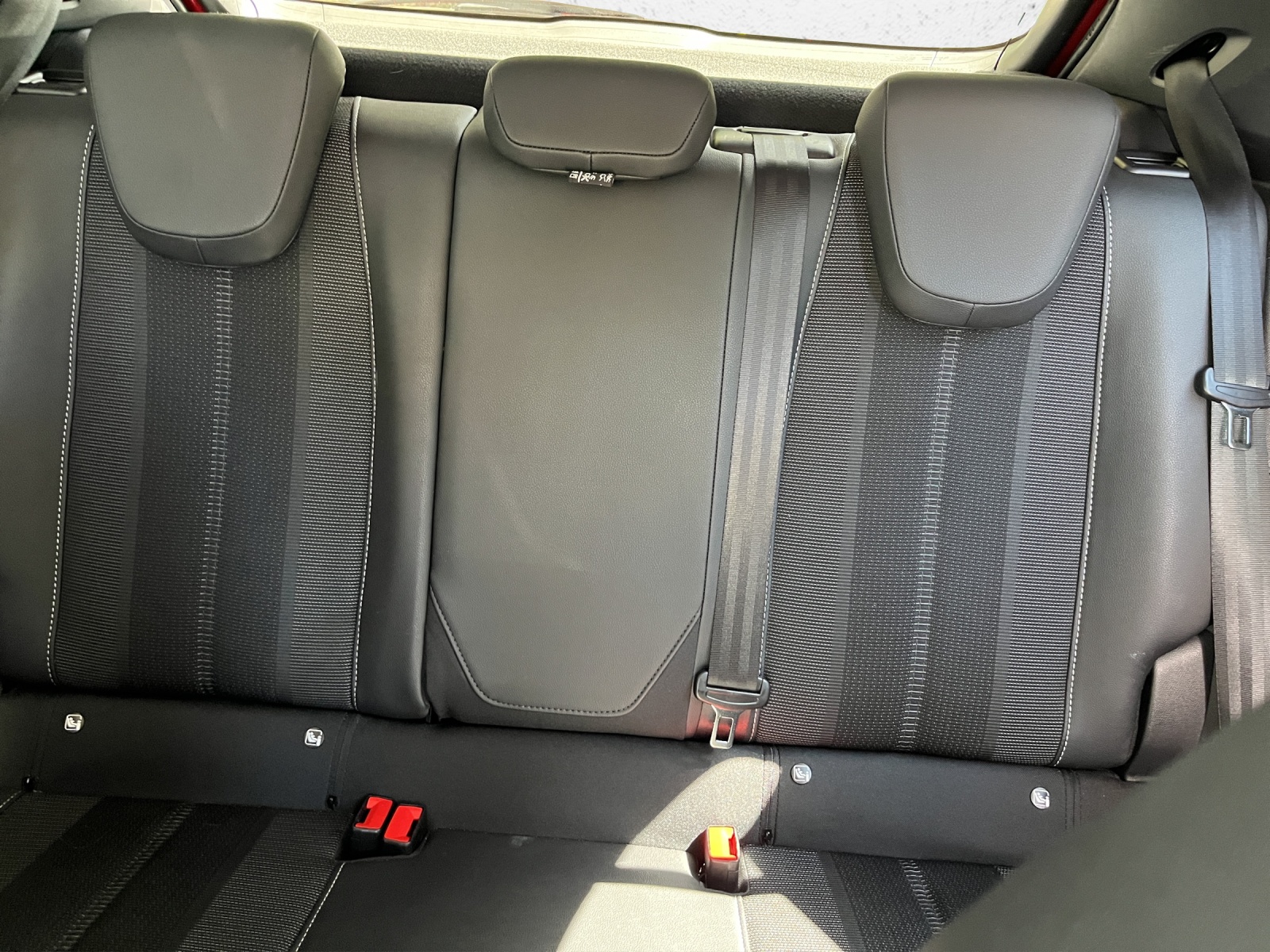 OPEL Mokka 1.2 Direct Injection Turbo Elegance Aut.-image-11