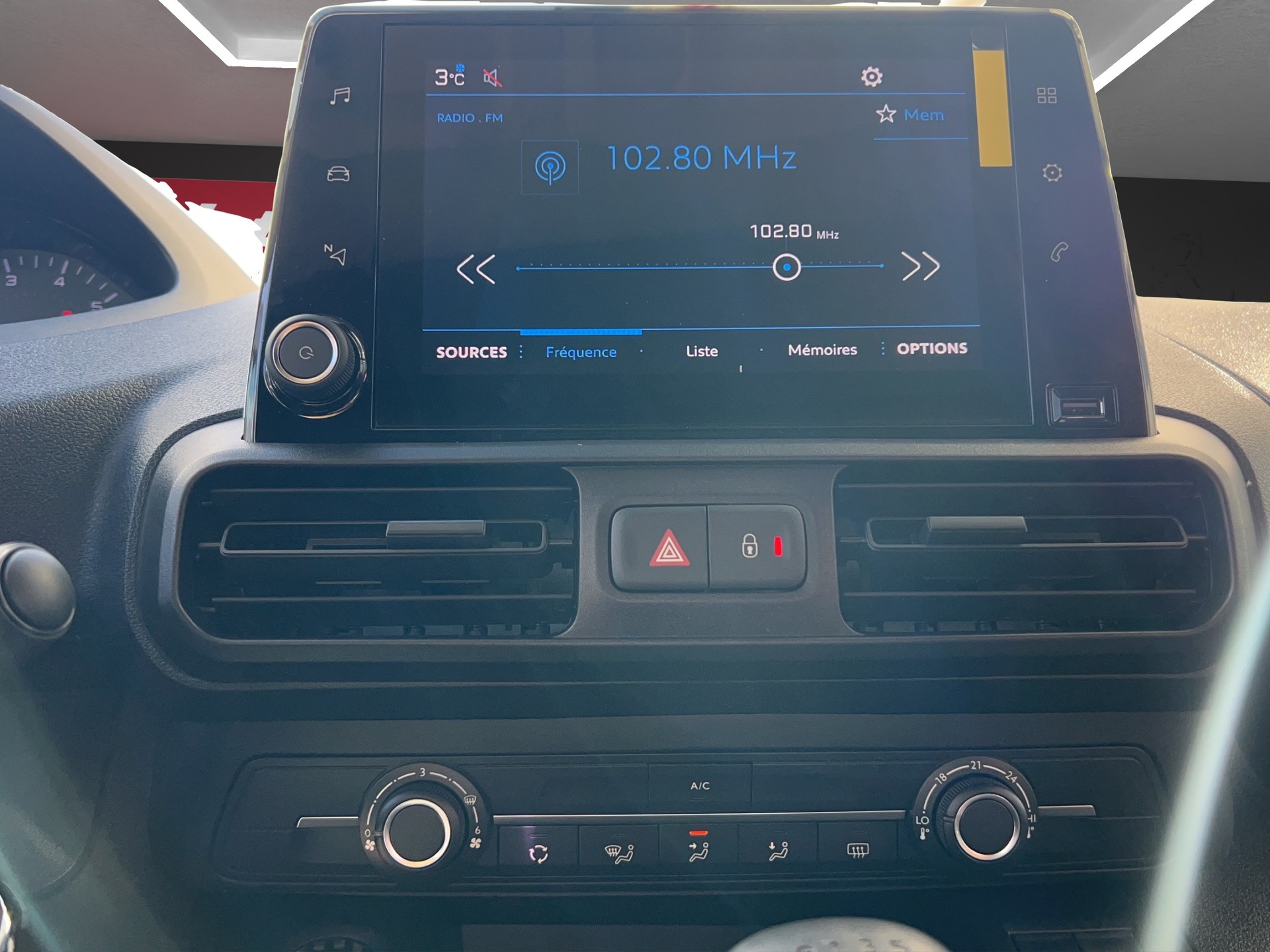 PEUGEOT Partner 1.5 BlueHDI Premium Standard-image-8
