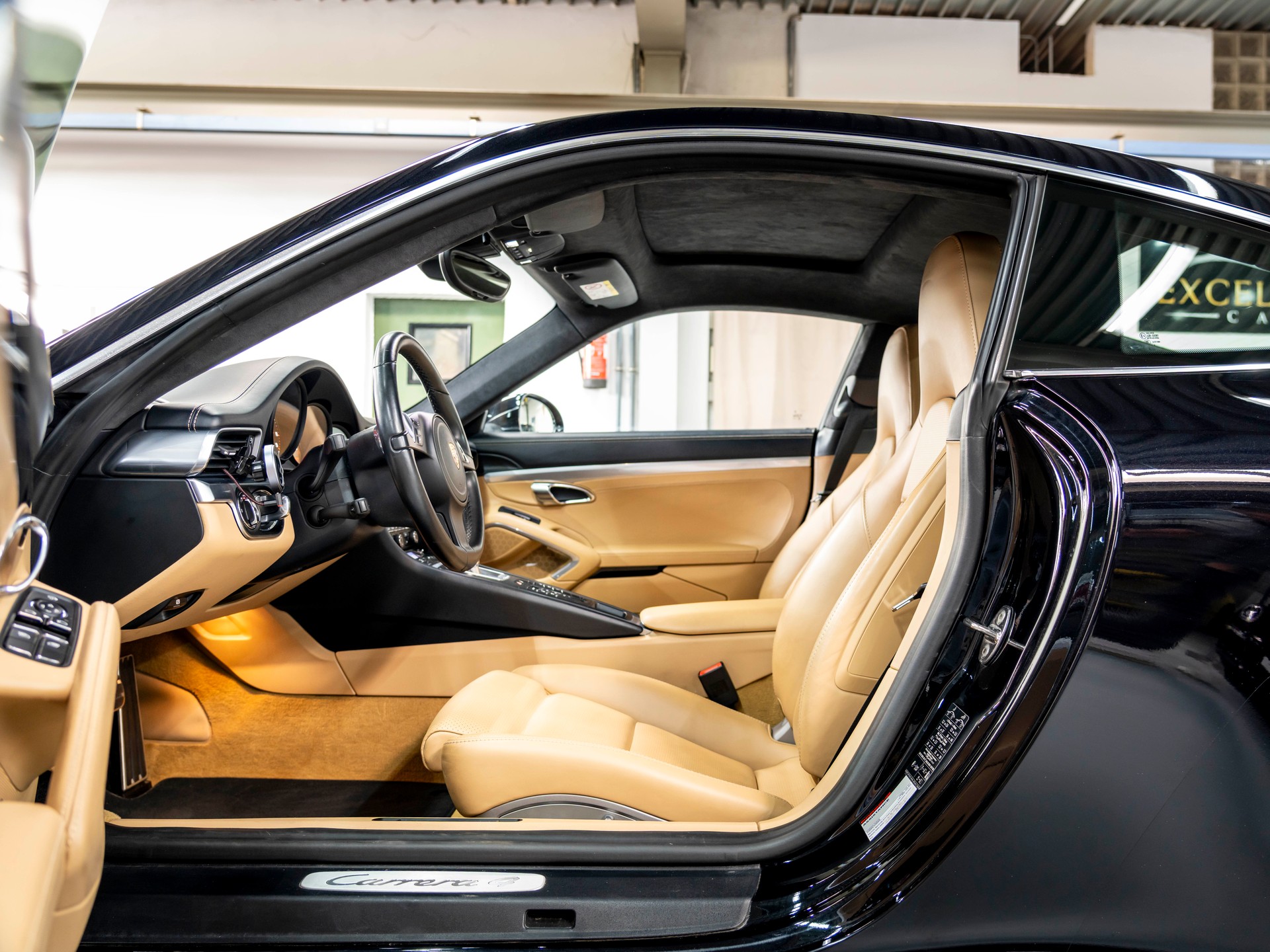 PORSCHE 911 Carrera 4-image-19