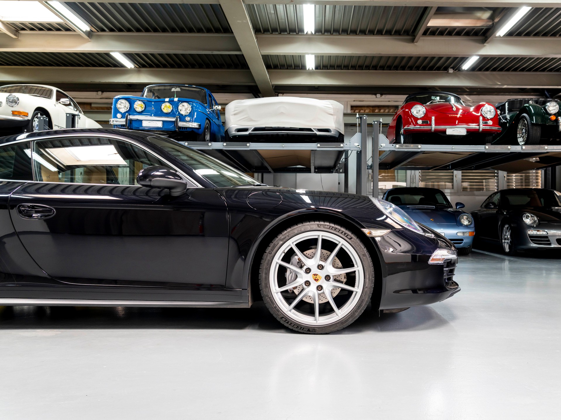 PORSCHE 911 Carrera 4-image-9