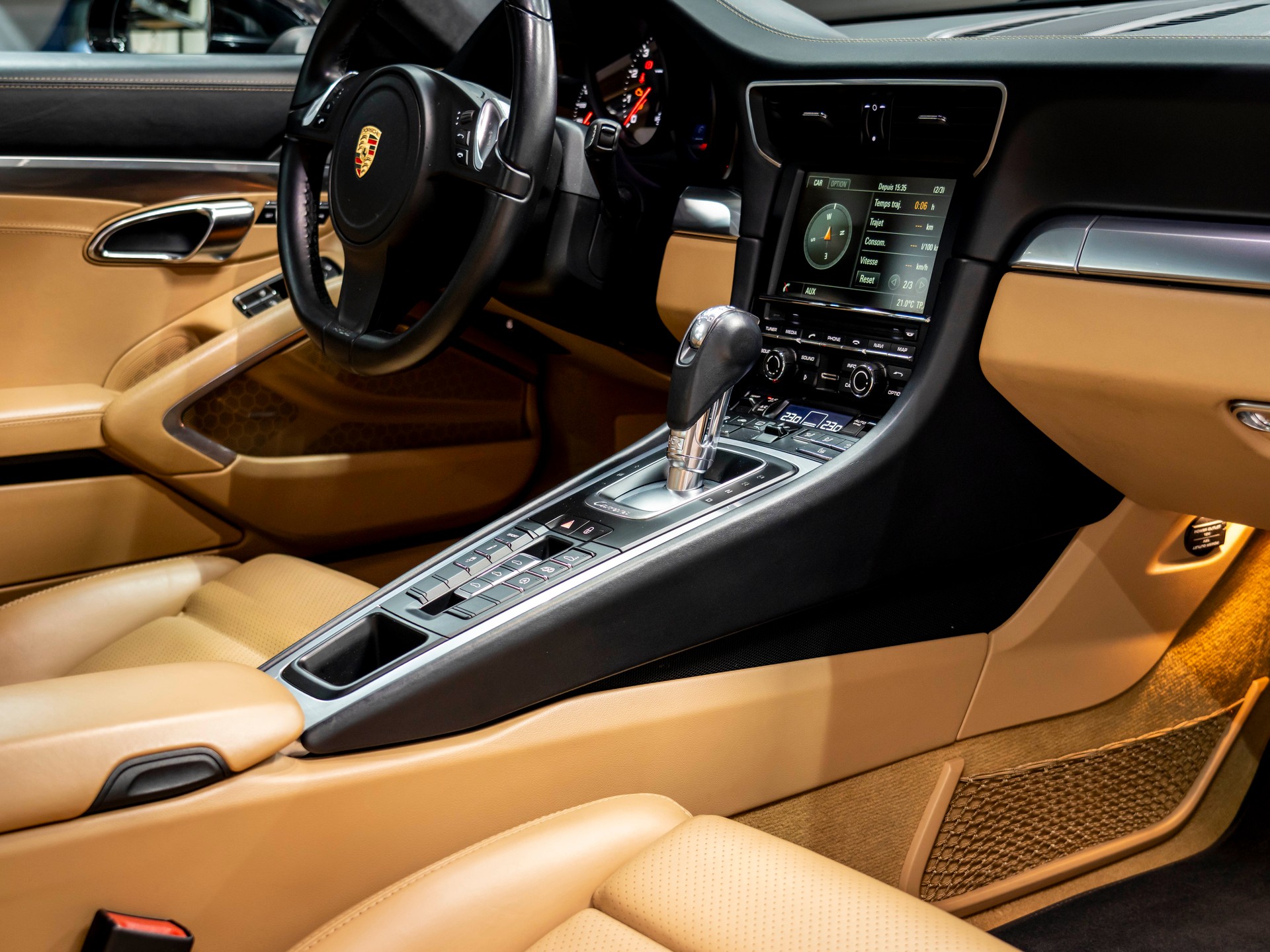 PORSCHE 911 Carrera 4-image-25