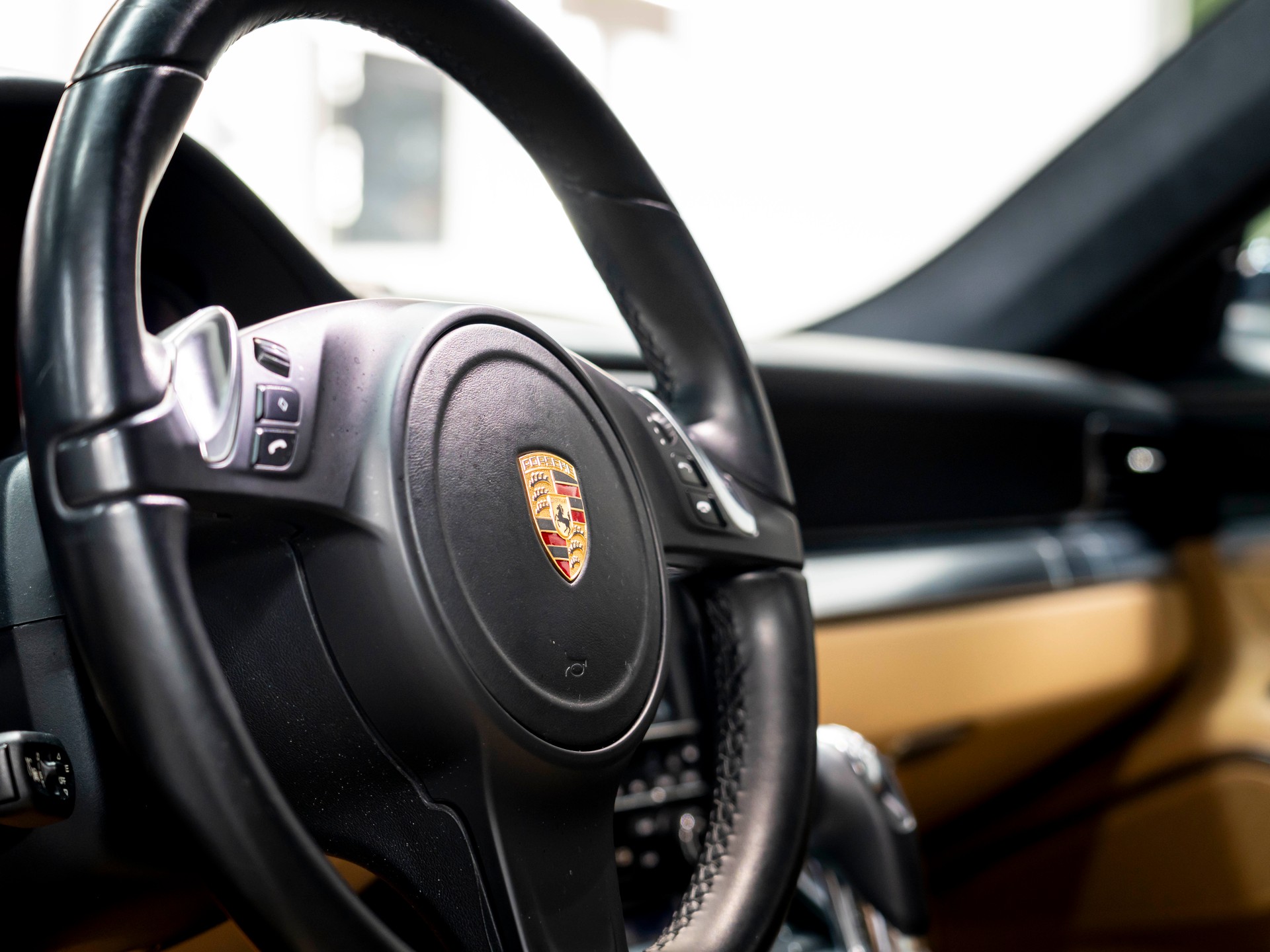 PORSCHE 911 Carrera 4-image-16