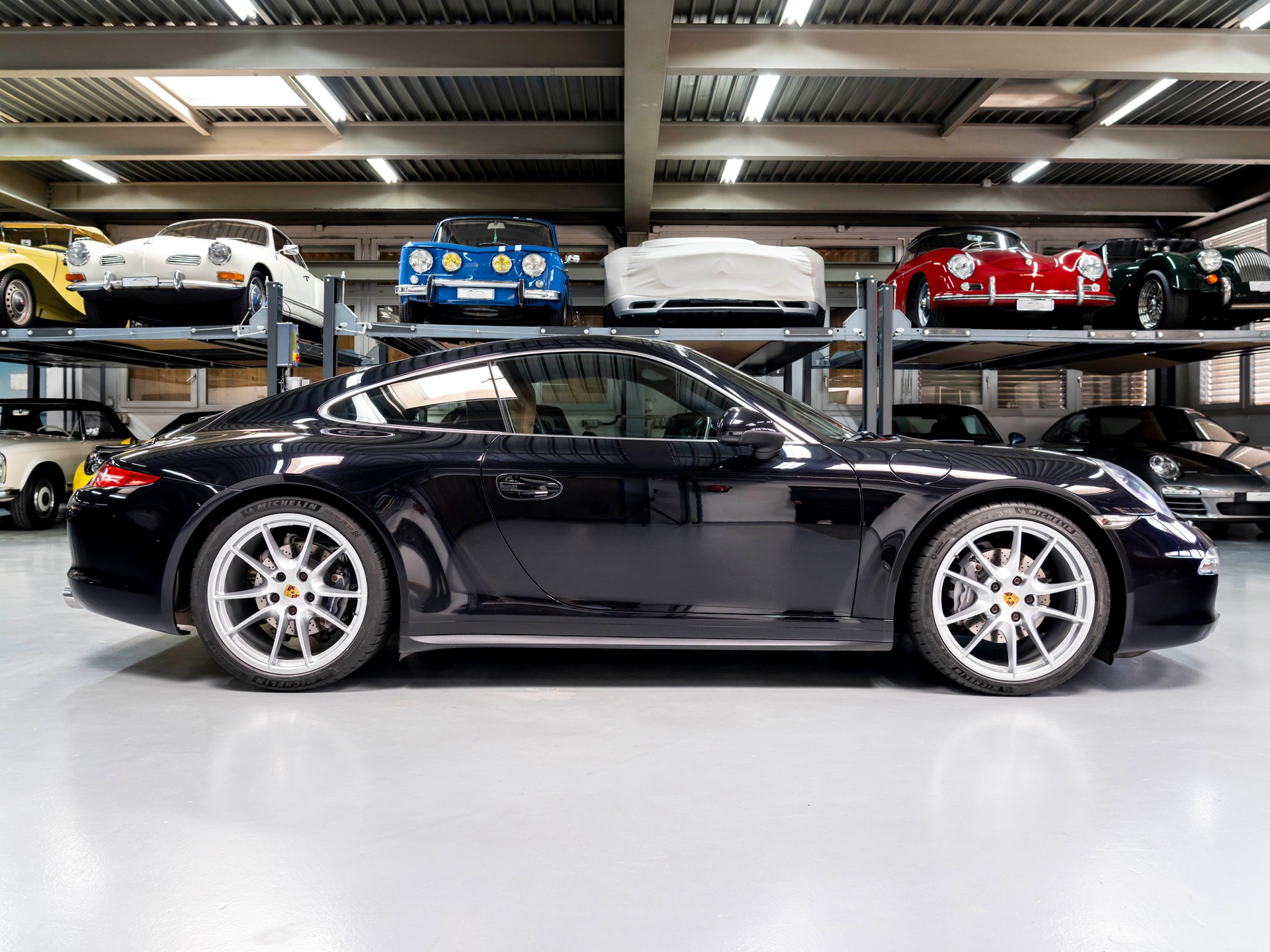 PORSCHE 911 Carrera 4-image-5