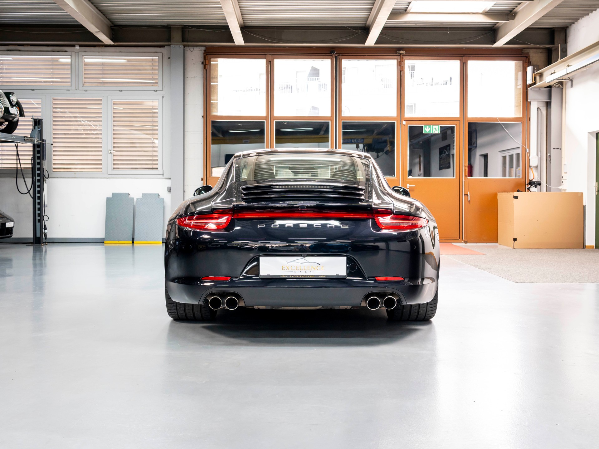 PORSCHE 911 Carrera 4-image-7