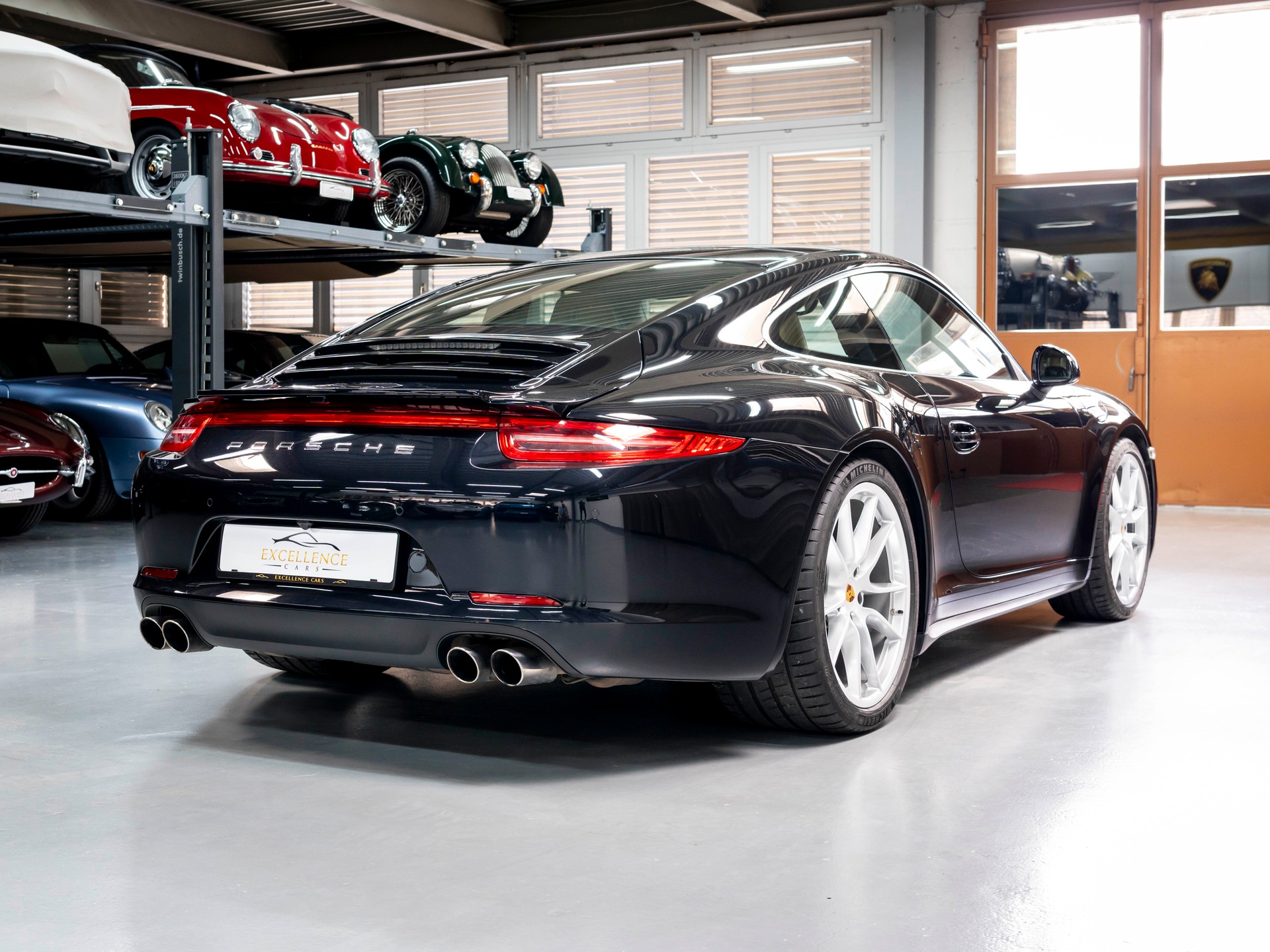 PORSCHE 911 Carrera 4-image-6
