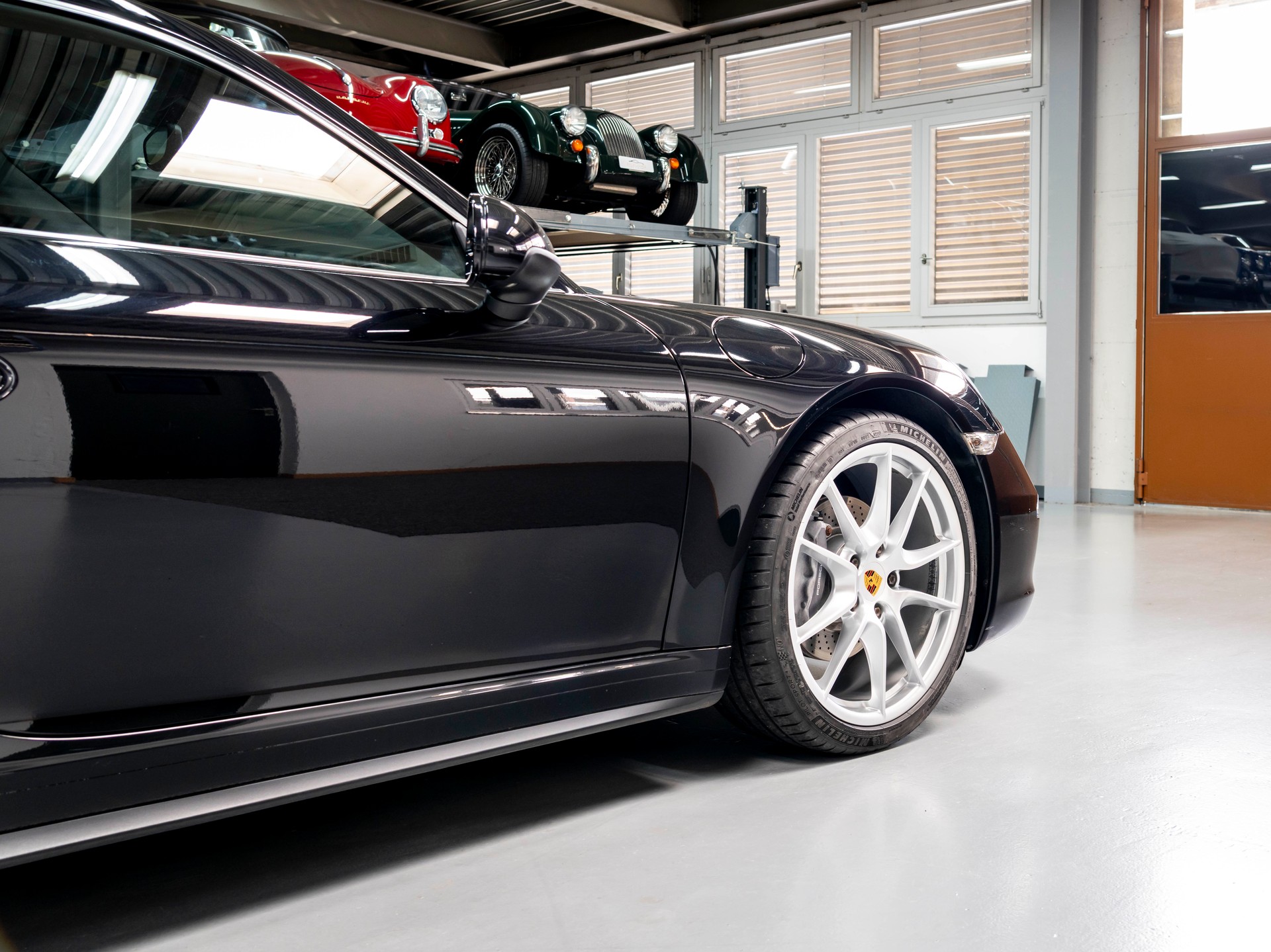 PORSCHE 911 Carrera 4-image-13