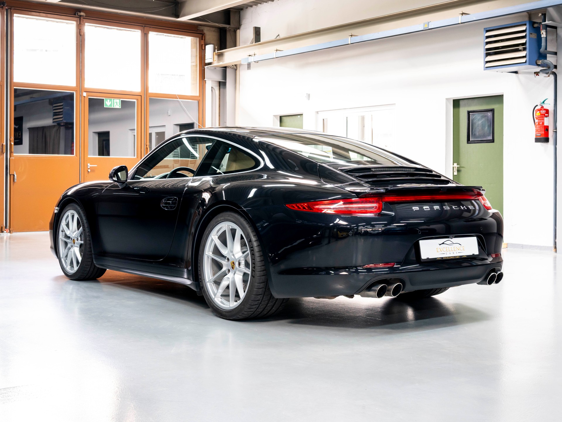 PORSCHE 911 Carrera 4-image-8