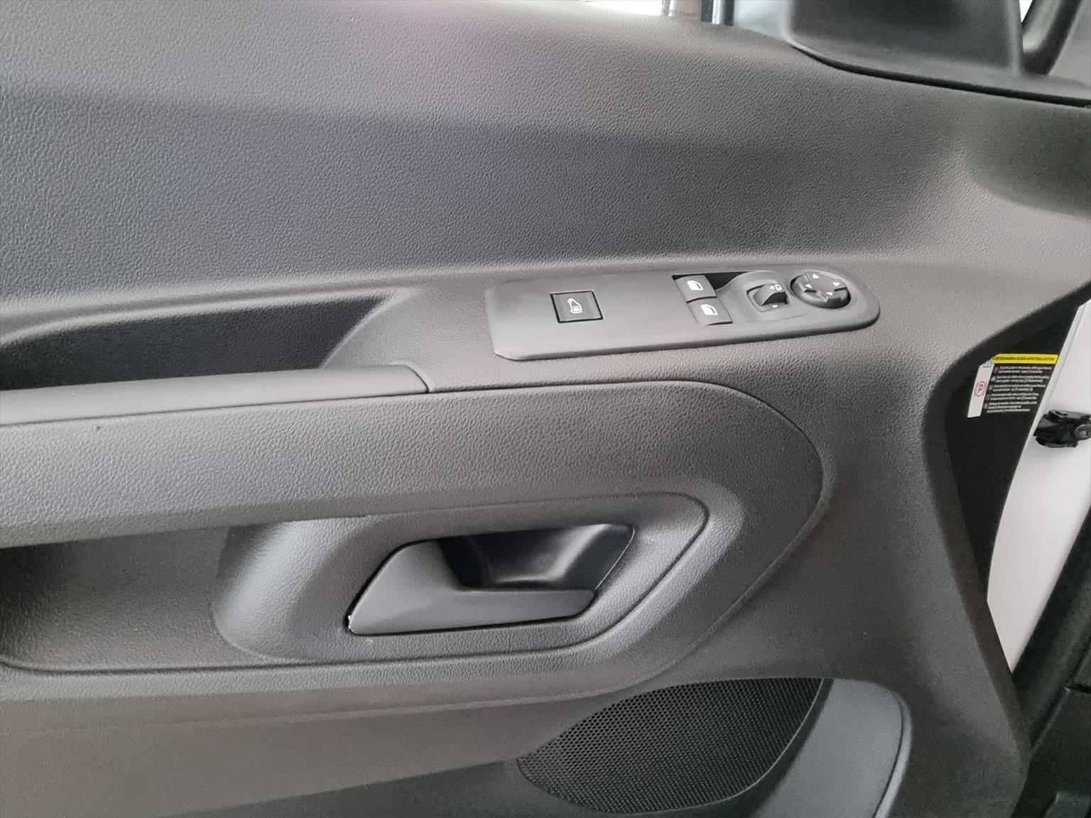 TOYOTA PROACE CITY Van L1 52KWh Active-image-11