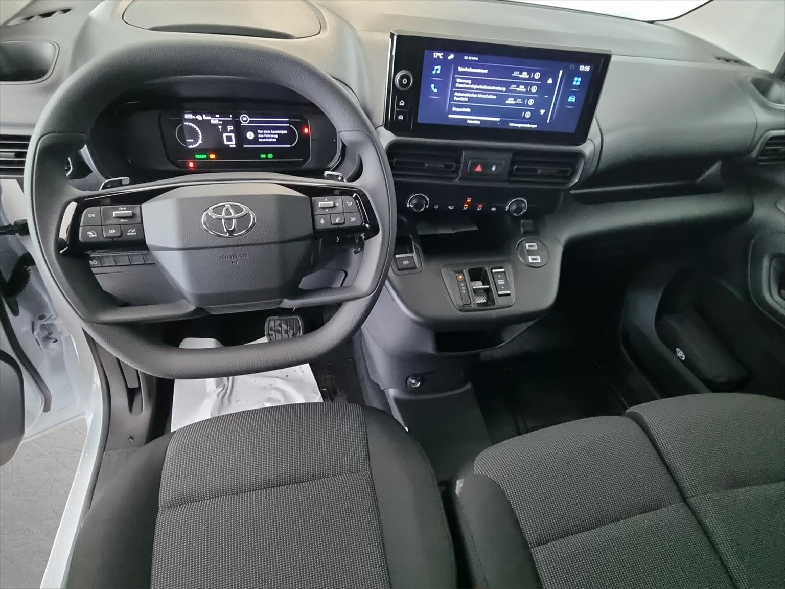 TOYOTA PROACE CITY Van L1 52KWh Active-image-7