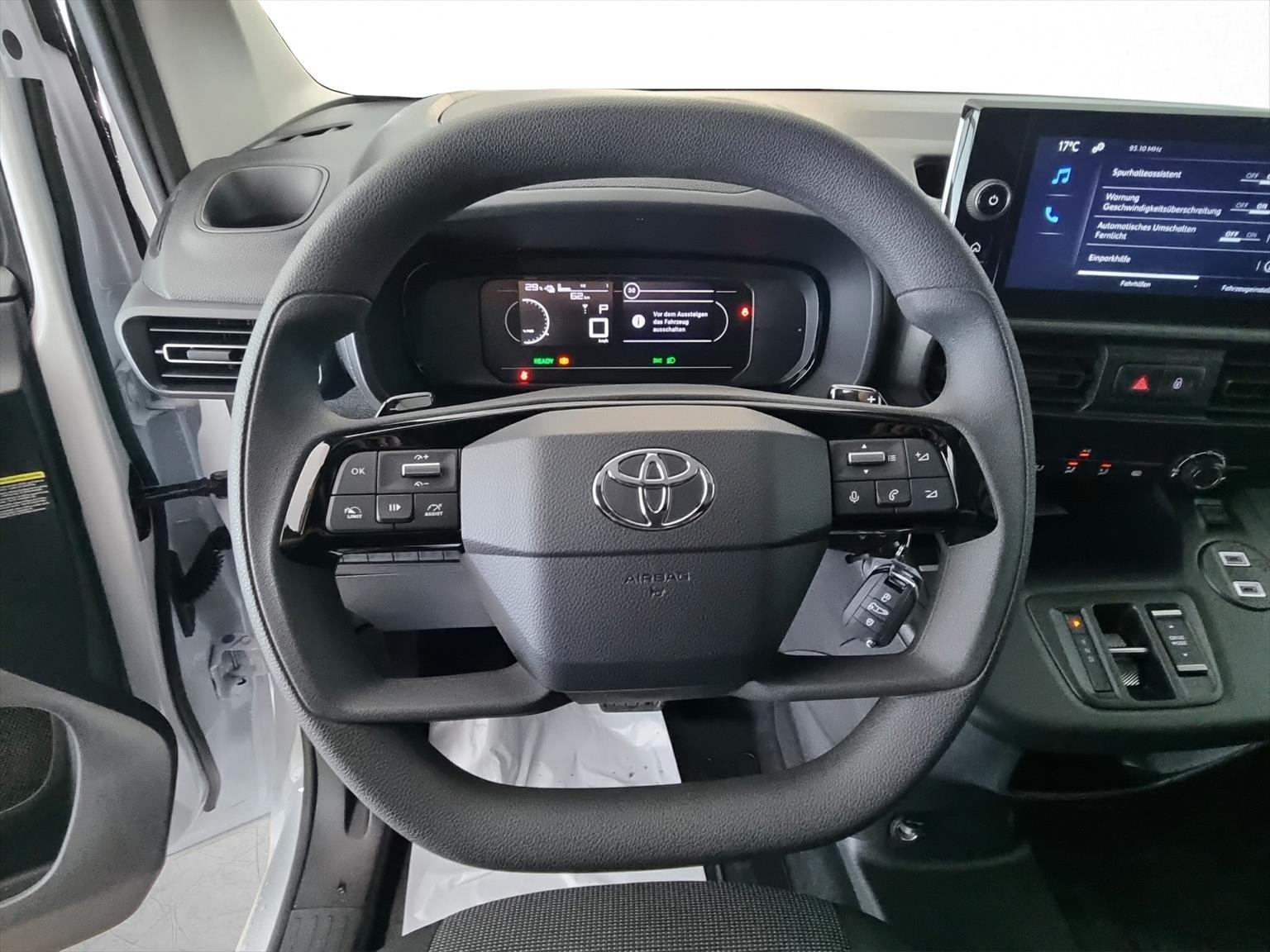 TOYOTA PROACE CITY Van L1 52KWh Active-image-8