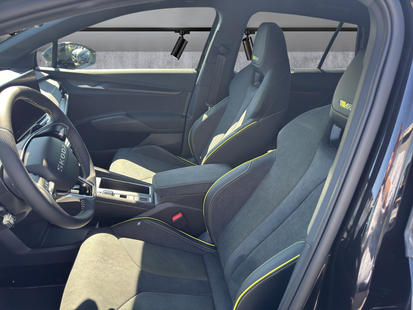 SKODA Elroq RS 4x4-image-5