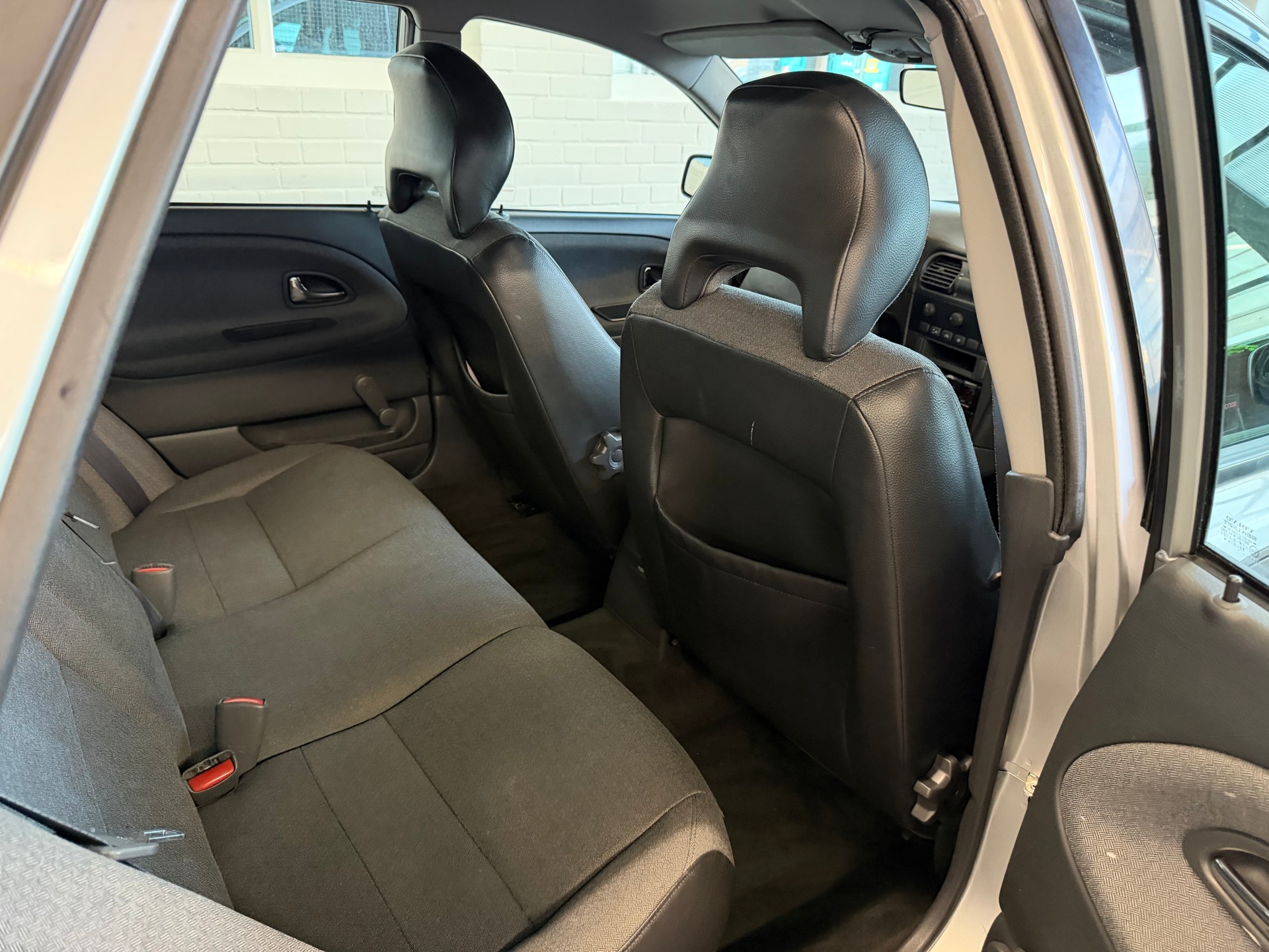 VOLVO V40 2.0T-image-14