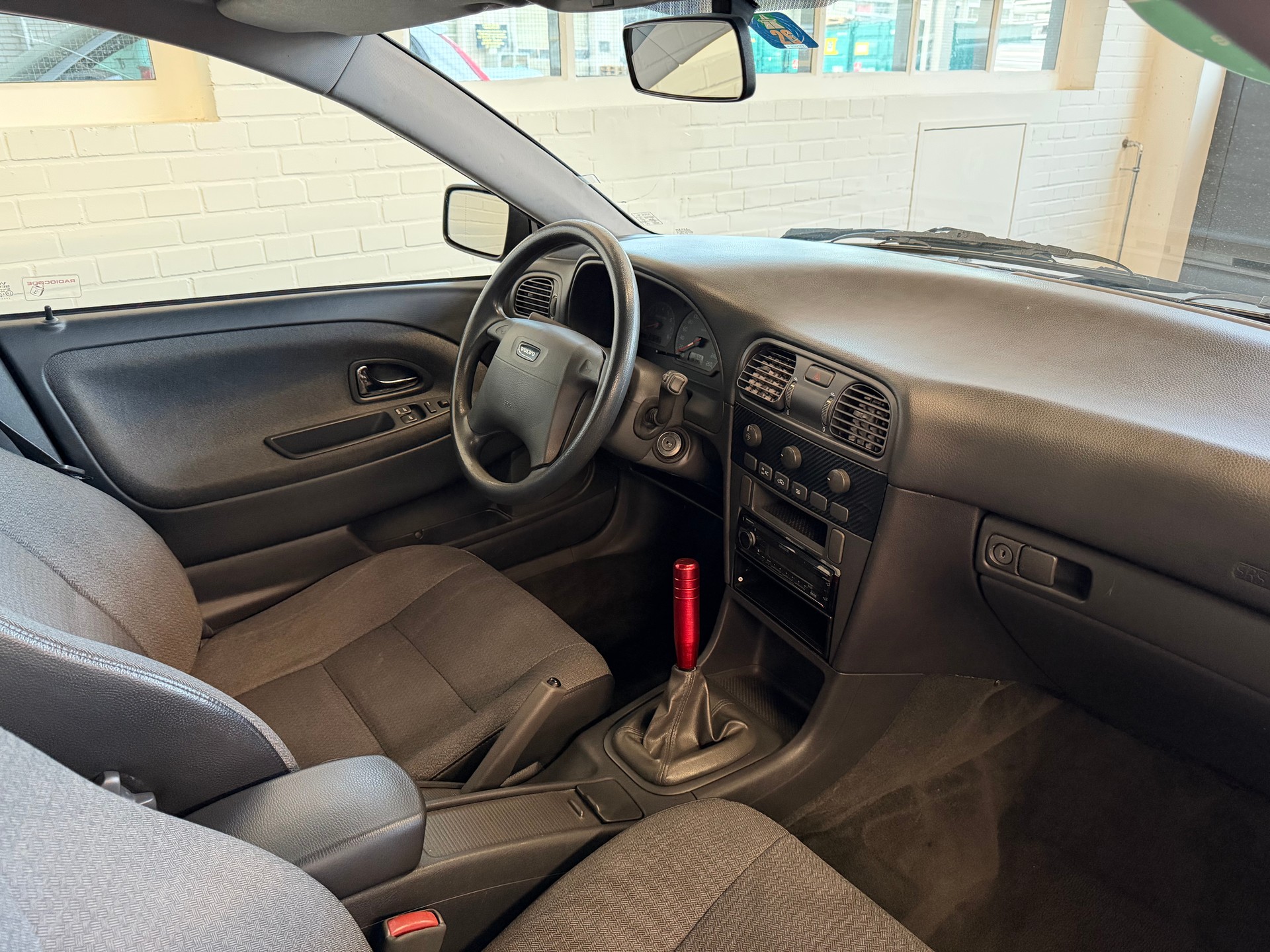 VOLVO V40 2.0T-image-13