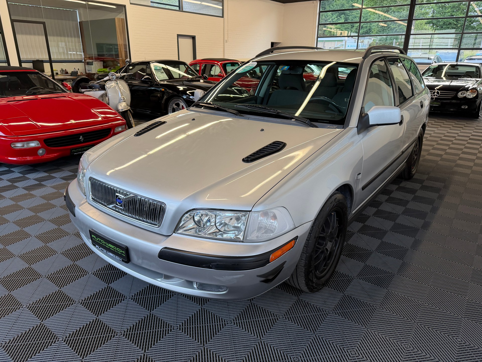 VOLVO V40 2.0T-image-5