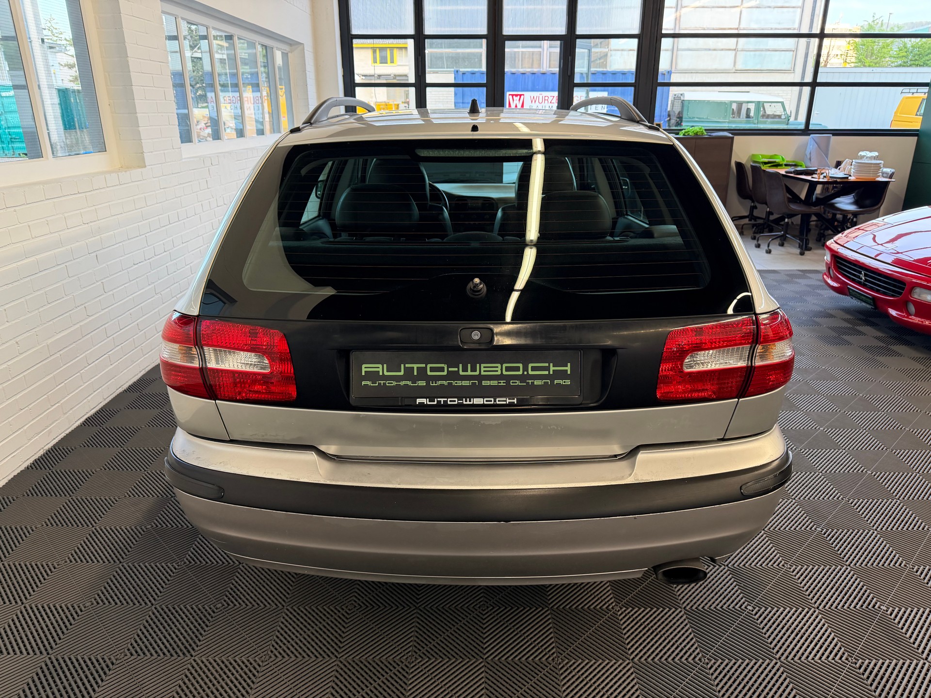 VOLVO V40 2.0T-showroom-element-3