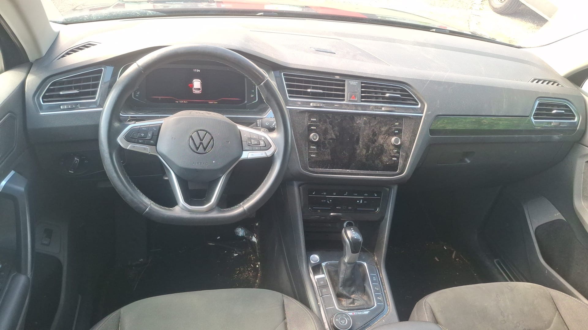 VW Tiguan 2.0 TDI SCR Elegance 4Motion DSG-image-4