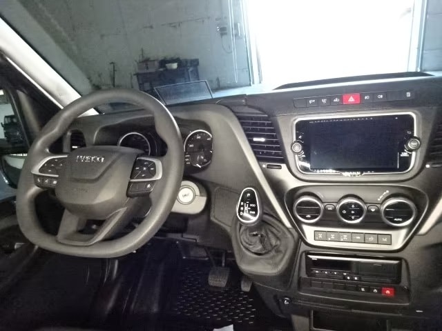 IVECO Kasten 55S18HA8 V WX Navi 4x4-image-7