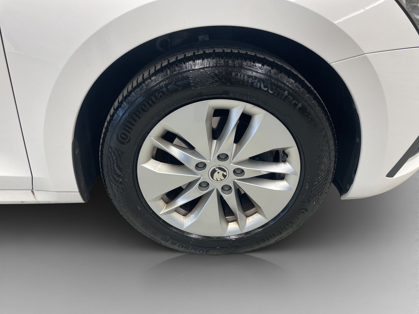 SKODA Octavia Combi 2.0 TDI DSG Ambition-image-14
