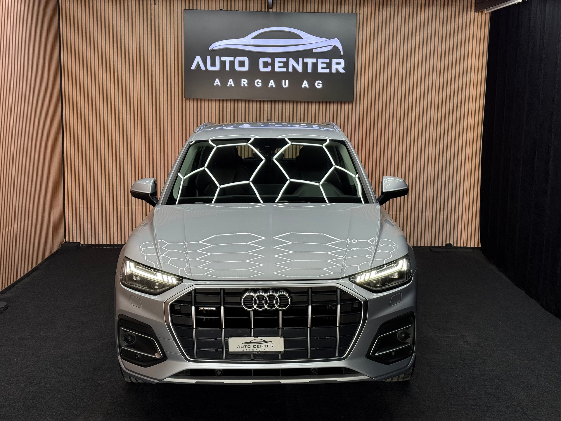 AUDI Q5 2.0 40 TDI Advanced quattro S-Tronic | 1 Jahr Garantie | Facelift | *ab CHF 239.-/ Monat*-showroom-element-1