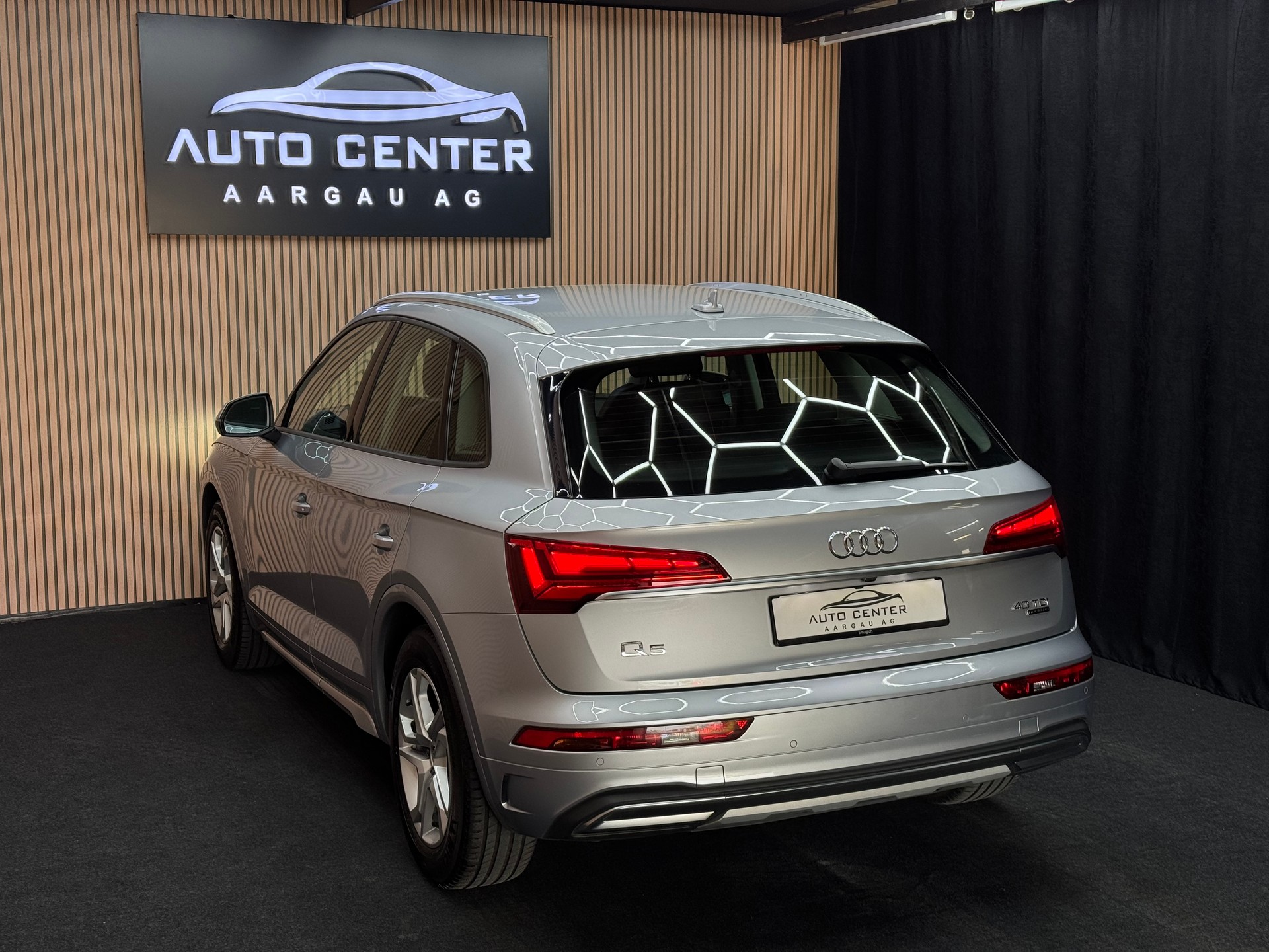 AUDI Q5 2.0 40 TDI Advanced quattro S-Tronic | 1 Jahr Garantie | Facelift | *ab CHF 239.-/ Monat*-showroom-element-3