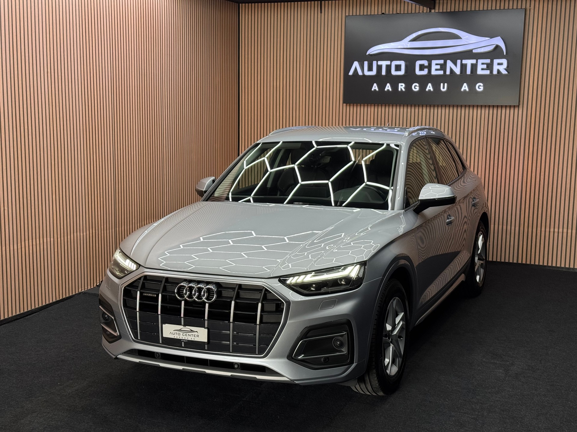 AUDI Q5 2.0 40 TDI Advanced quattro S-Tronic | 1 Jahr Garantie | Facelift | *ab CHF 239.-/ Monat*-showroom-element-2