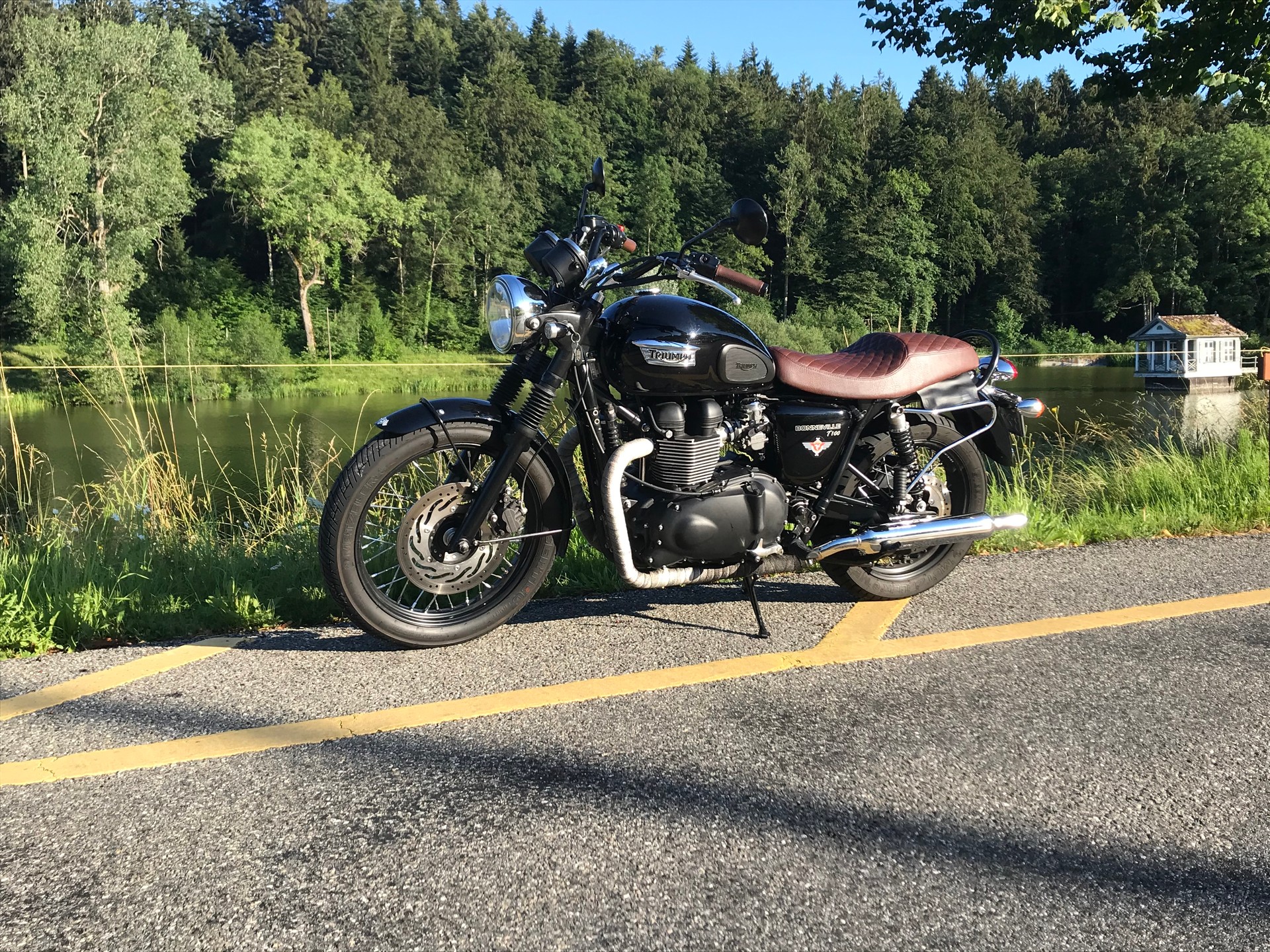 TRIUMPH Bonneville 900 i-image-3