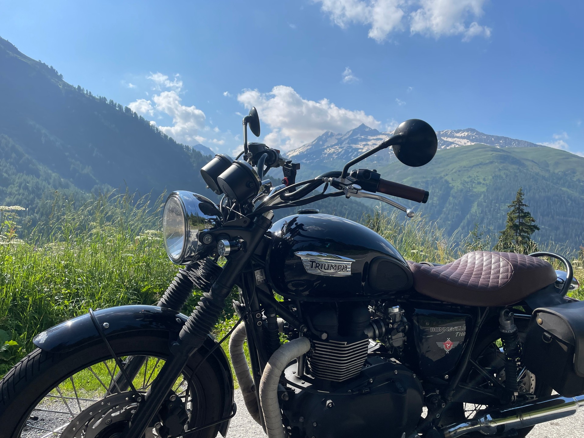 TRIUMPH Bonneville 900 i-image-1