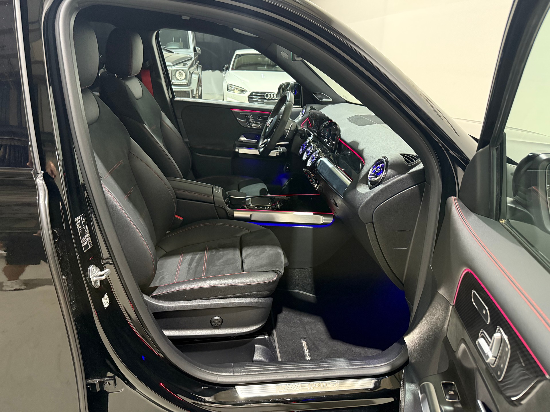 MERCEDES-BENZ GLB 35 AMG 4Matic 8G-Tronic-image-13