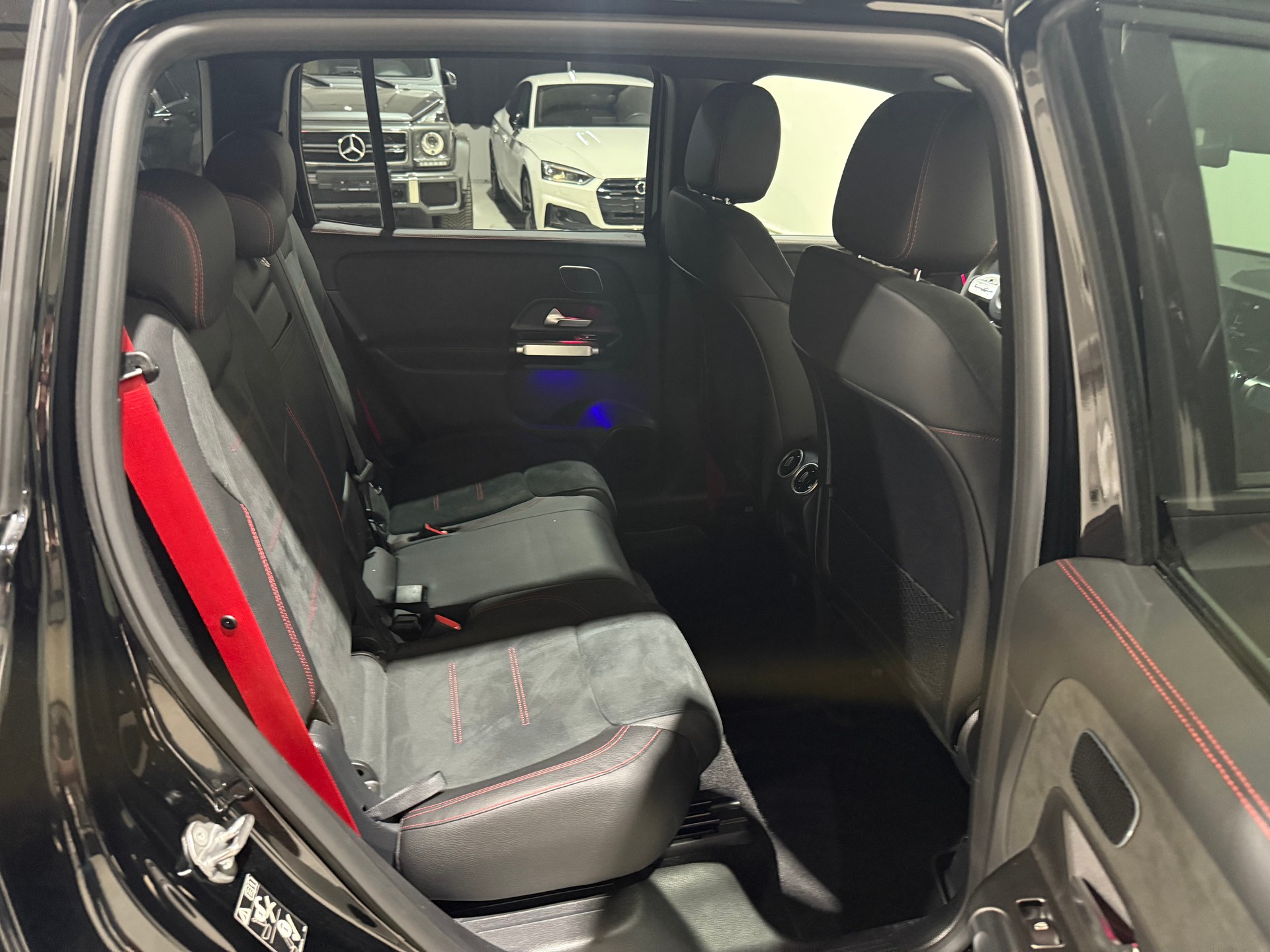 MERCEDES-BENZ GLB 35 AMG 4Matic 8G-Tronic-image-14