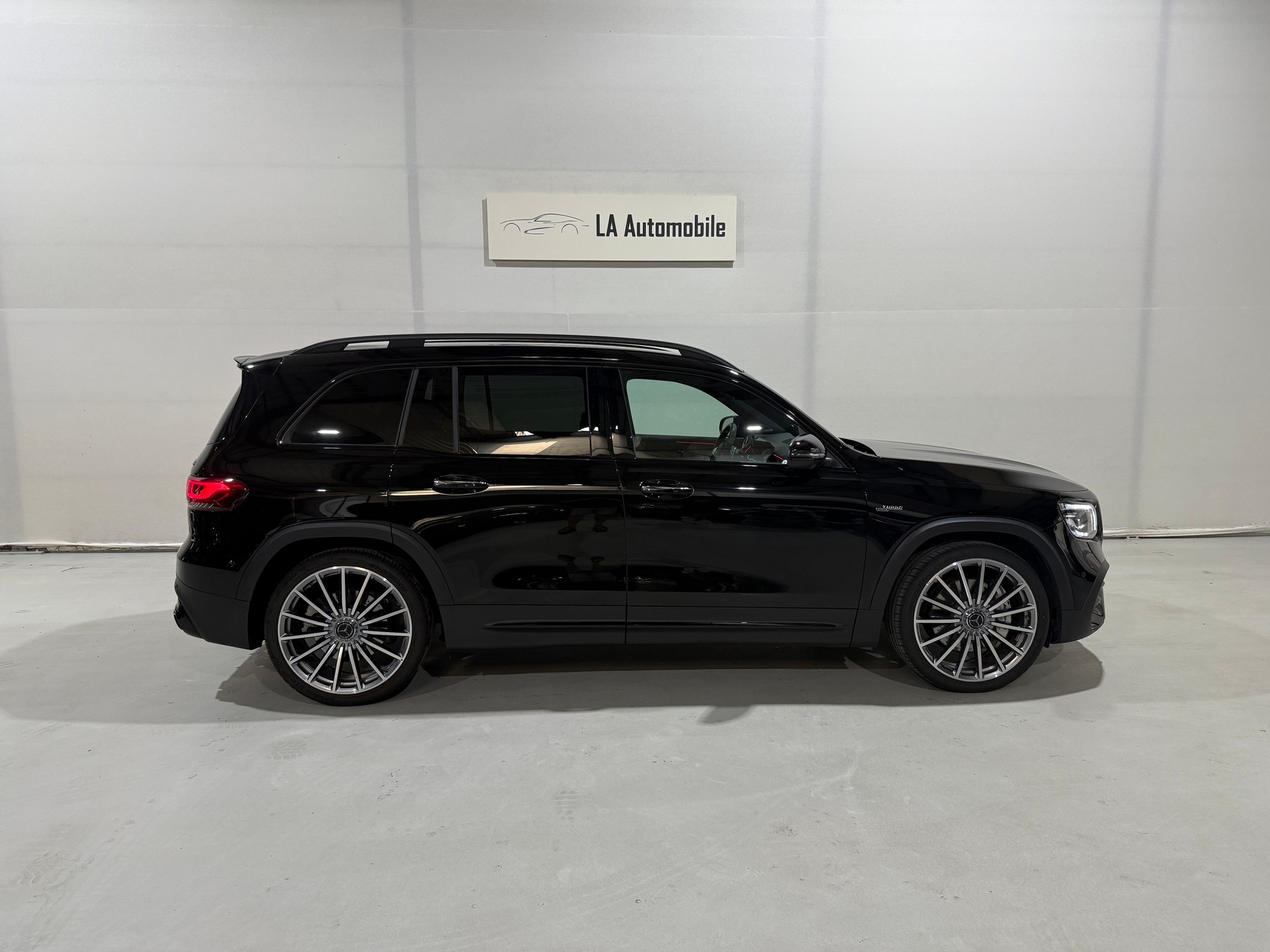 MERCEDES-BENZ GLB 35 AMG 4Matic 8G-Tronic-image-6