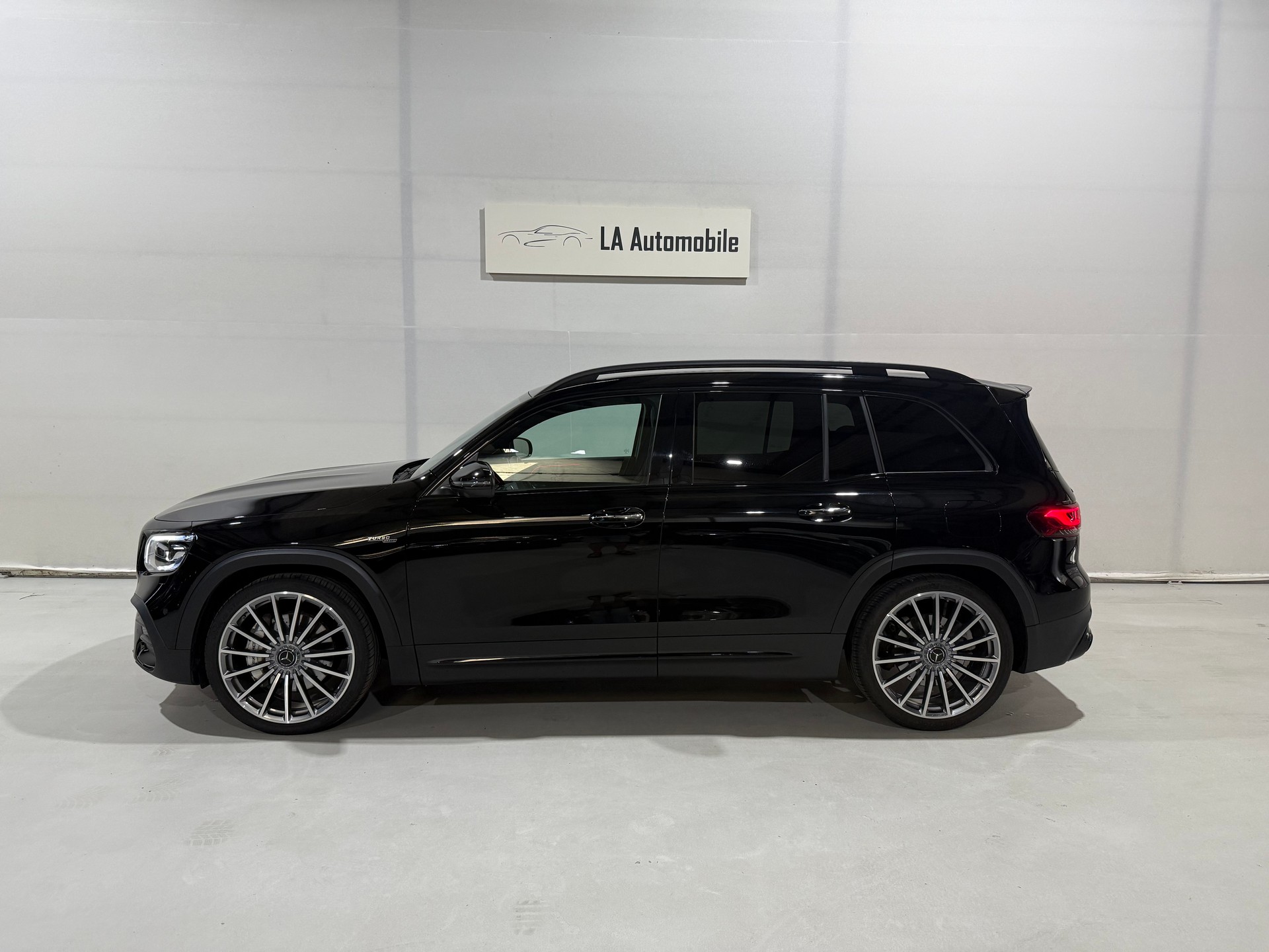 MERCEDES-BENZ GLB 35 AMG 4Matic 8G-Tronic-image-2