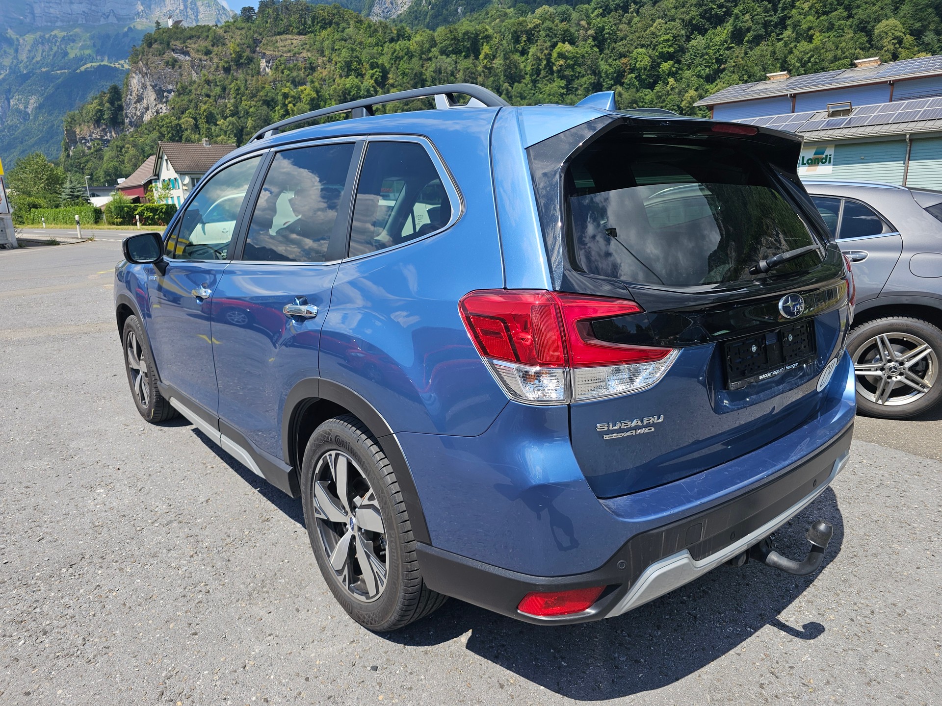 SUBARU Forester 2.0i e-Boxer Swiss Plus Lineartronic-image-3