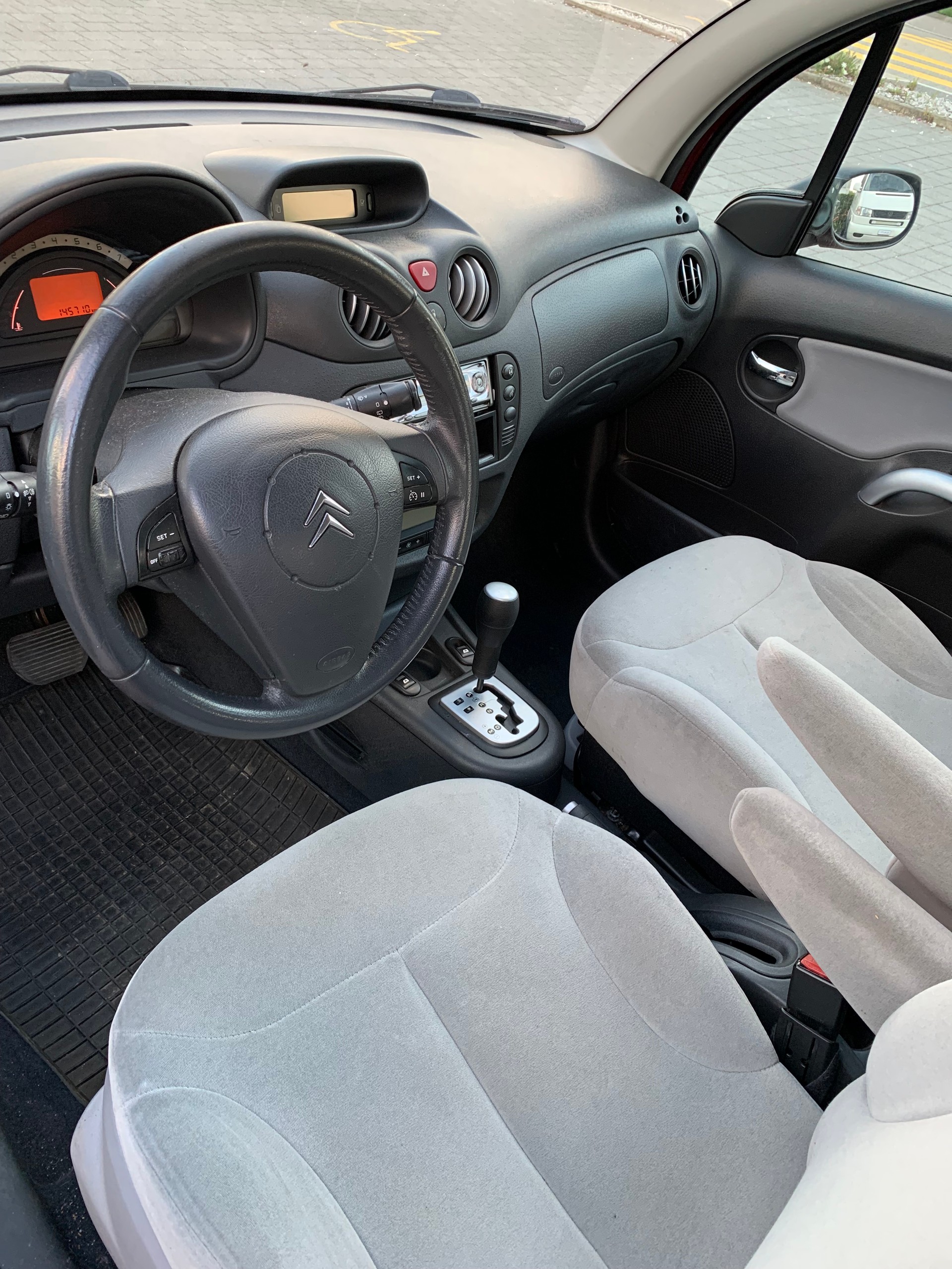 CITROEN C3 1.4i Exclusive-image-8