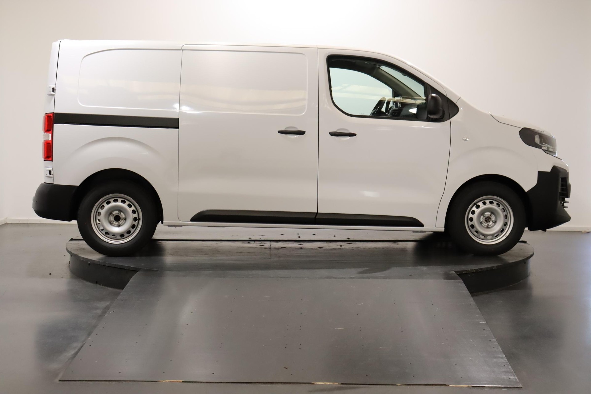 OPEL Vivaro Cargo 1.5 D 120 S/S-showroom-element-2