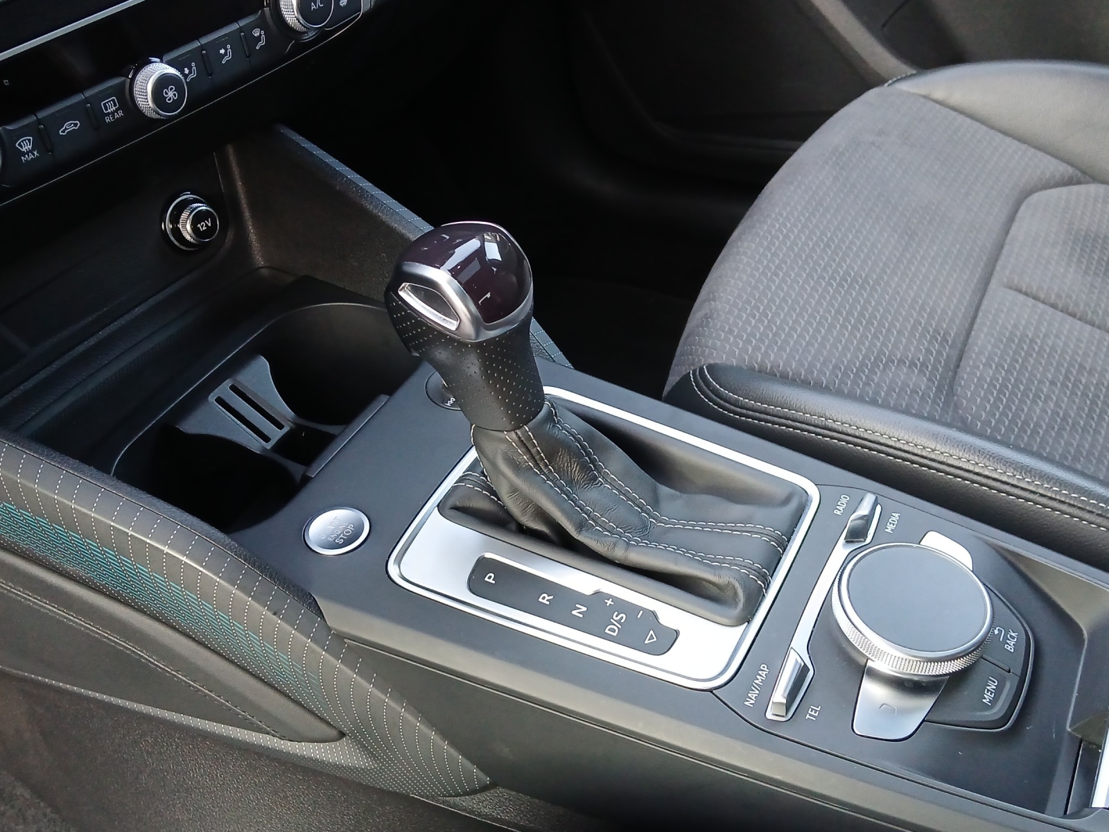 AUDI Q2 40 TFSI S line Attraction quattro S-tronic-image-16