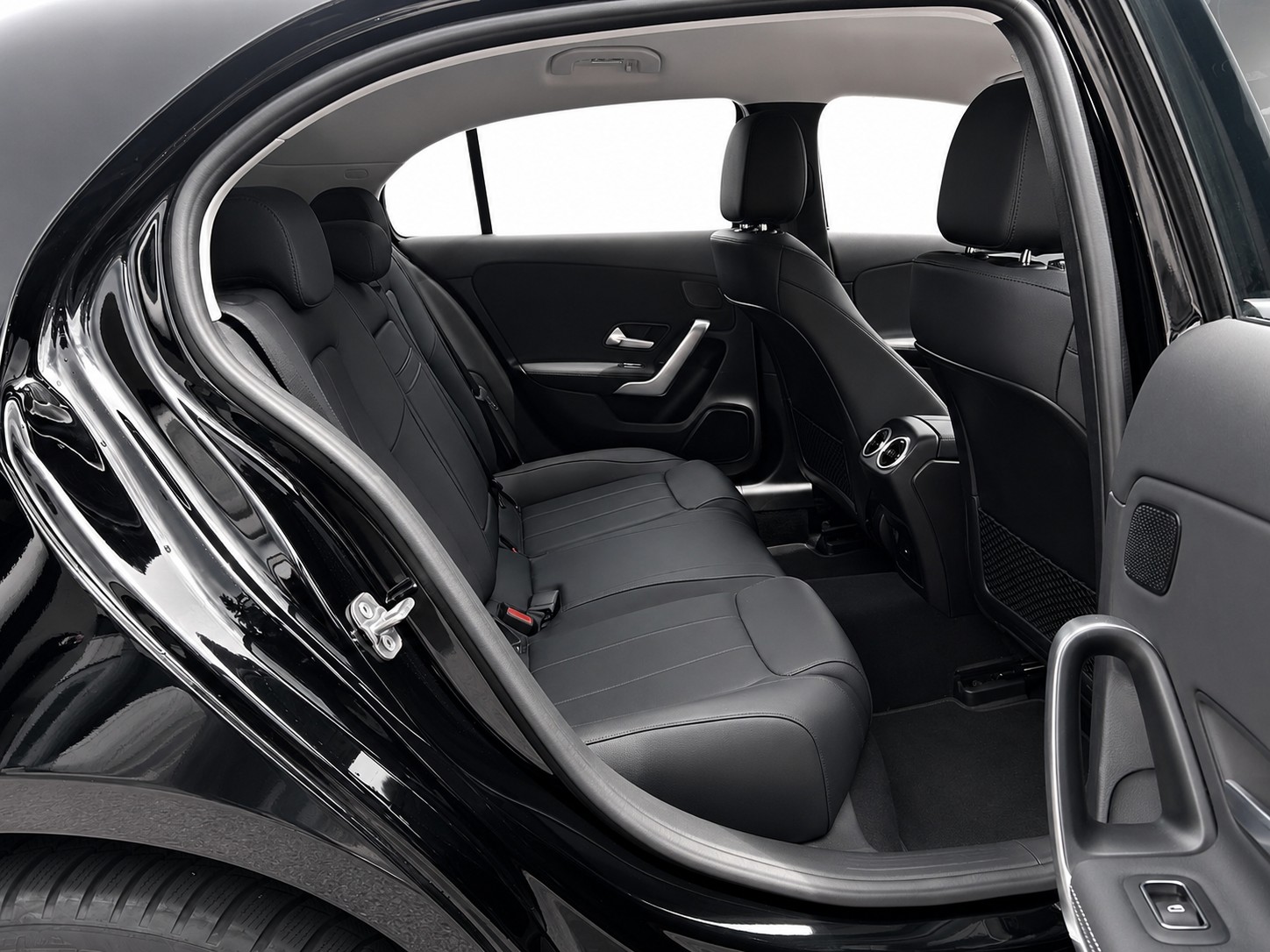 MERCEDES-BENZ A 250 e EQ Star Progressive * CH FAHRZEUG *-image-13