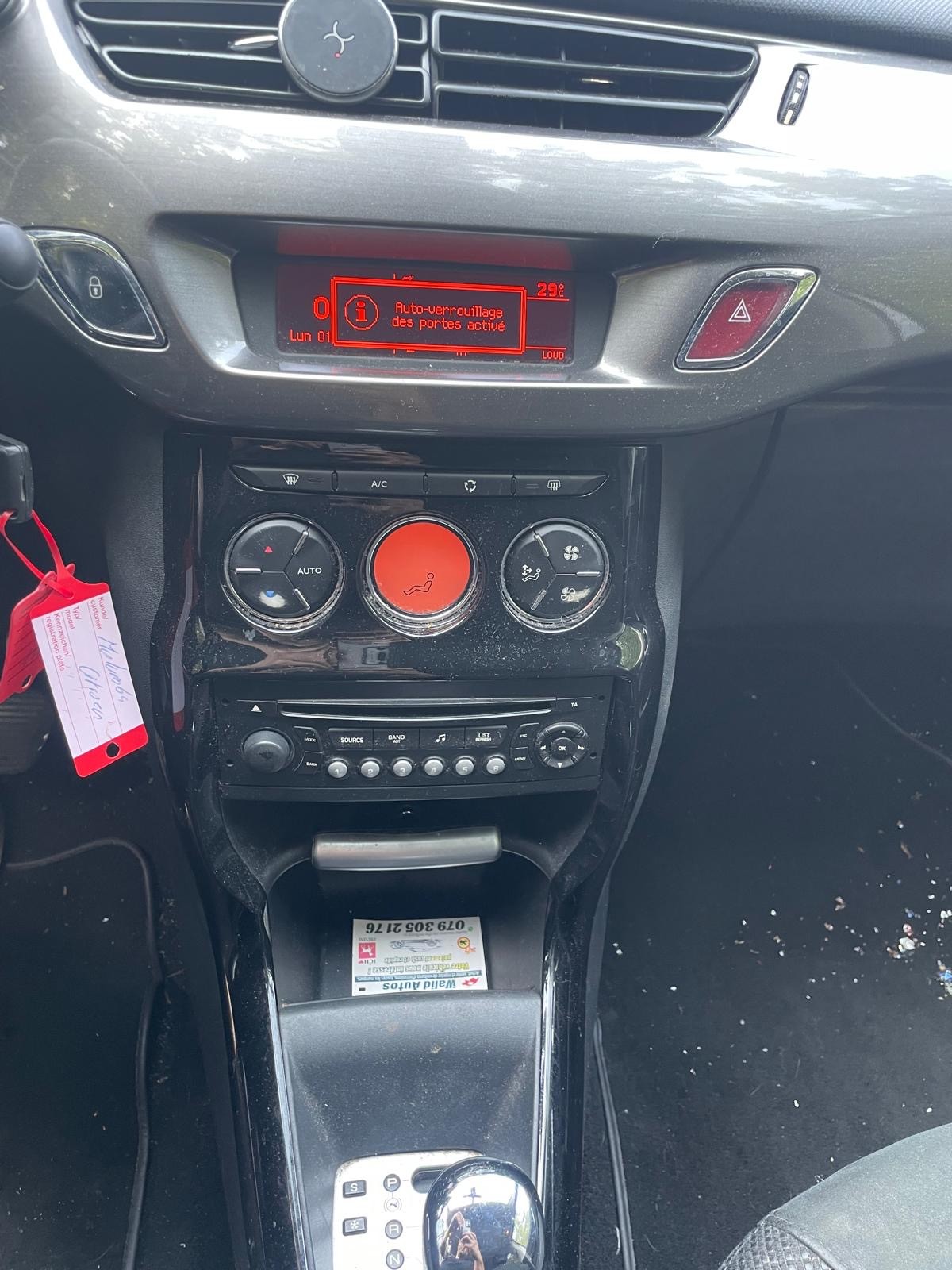CITROEN C3 1.6i 16V Exclusive Automatic-image-9