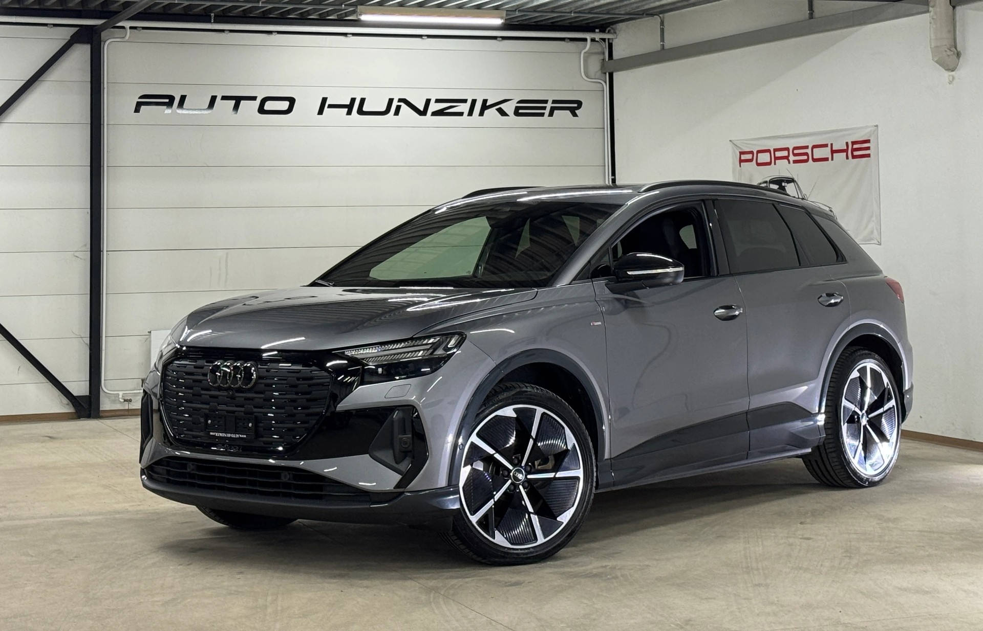AUDI Q4 e-tron 55 S-Line quattro Black-Optik 340PS / AHK / Wärmepumpe