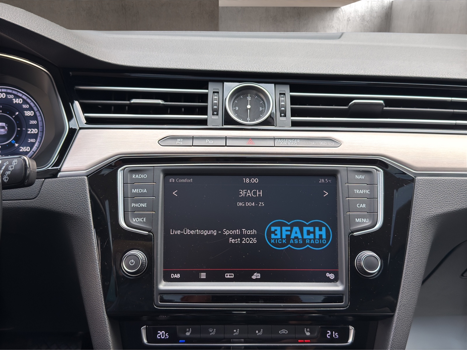 VW Passat Variant 2.0 TDI BMT High. DSG 4Motion-image-14