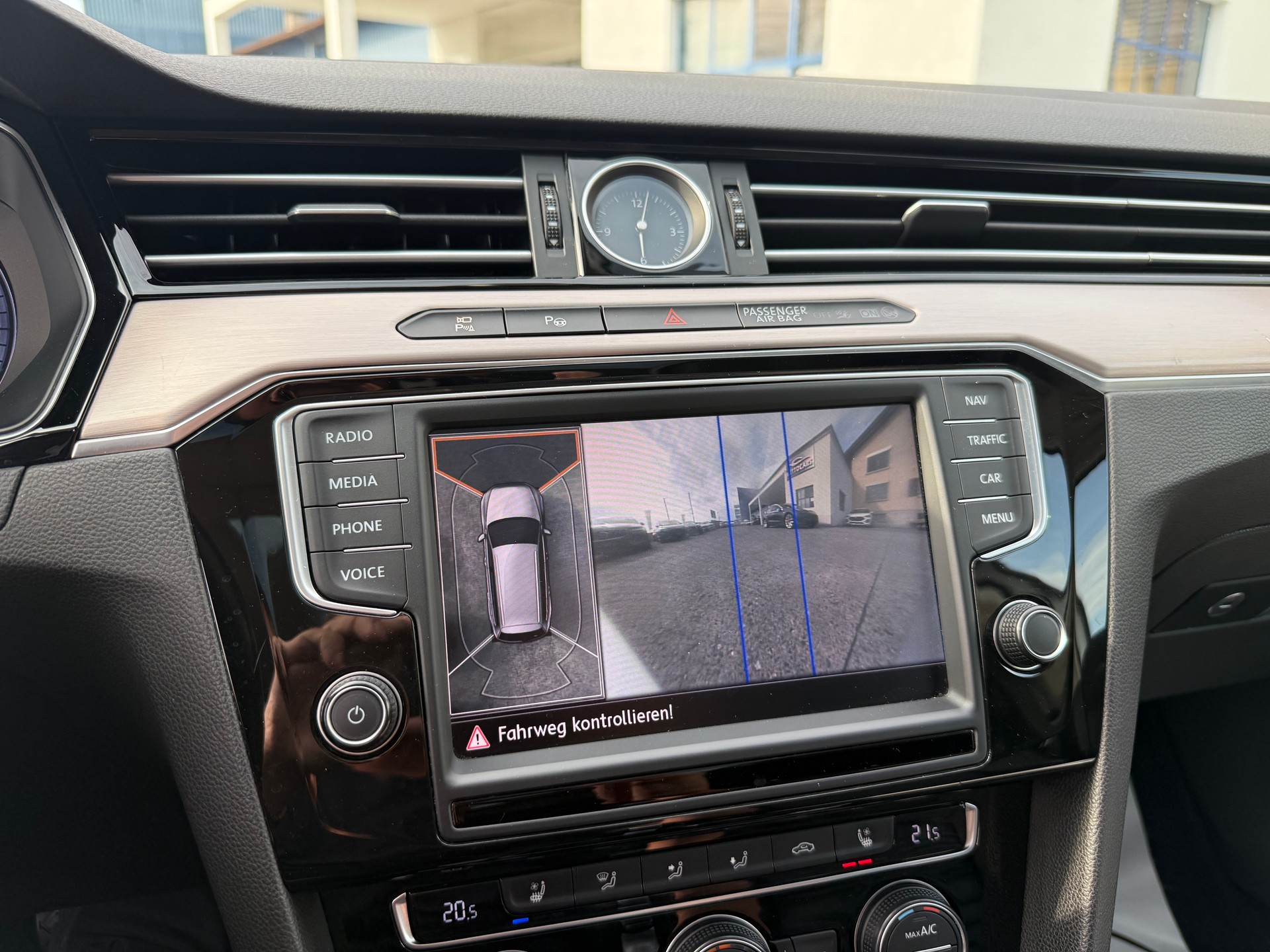 VW Passat Variant 2.0 TDI BMT High. DSG 4Motion-image-17