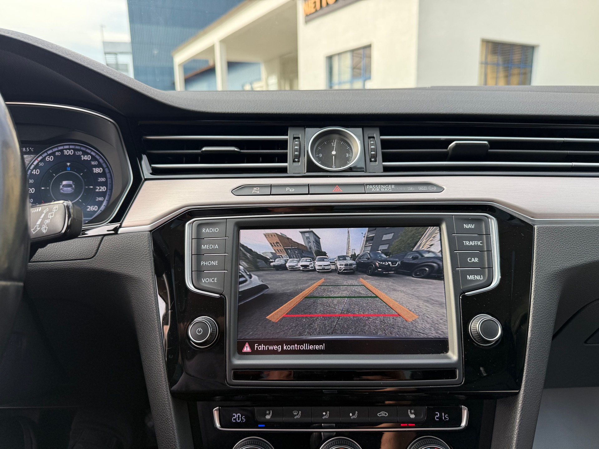 VW Passat Variant 2.0 TDI BMT High. DSG 4Motion-image-15