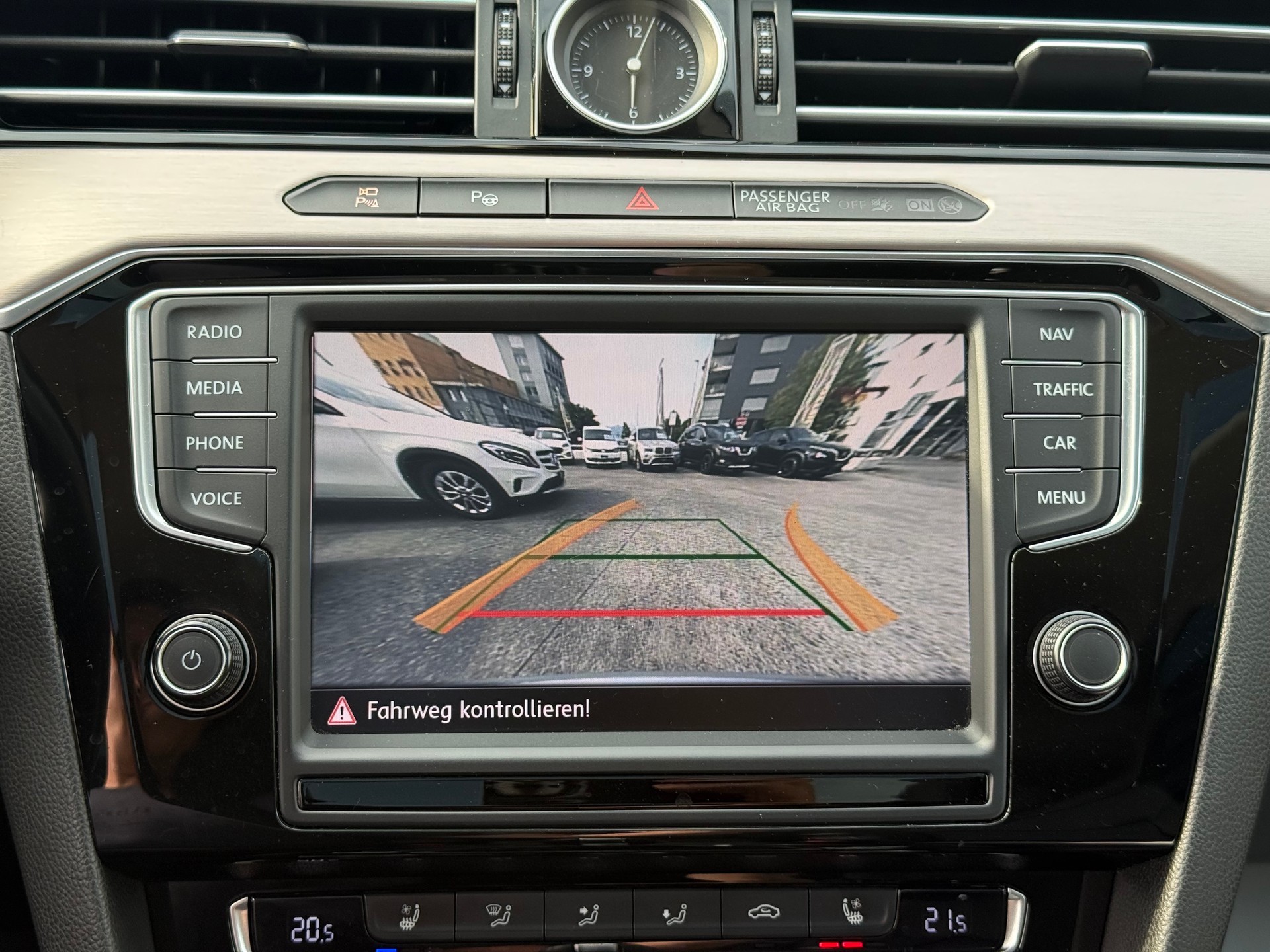VW Passat Variant 2.0 TDI BMT High. DSG 4Motion-image-16