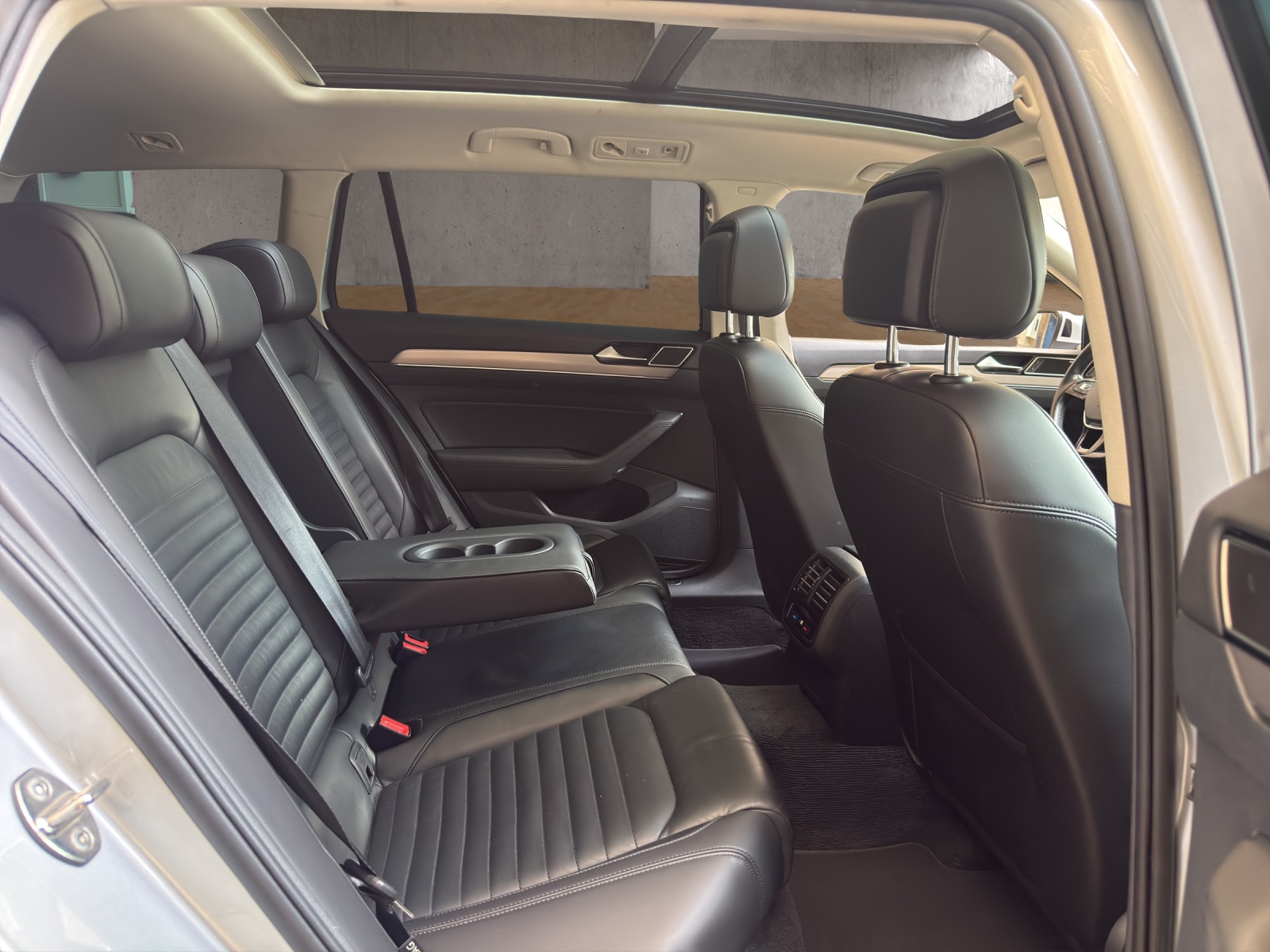 VW Passat Variant 2.0 TDI BMT High. DSG 4Motion-image-7