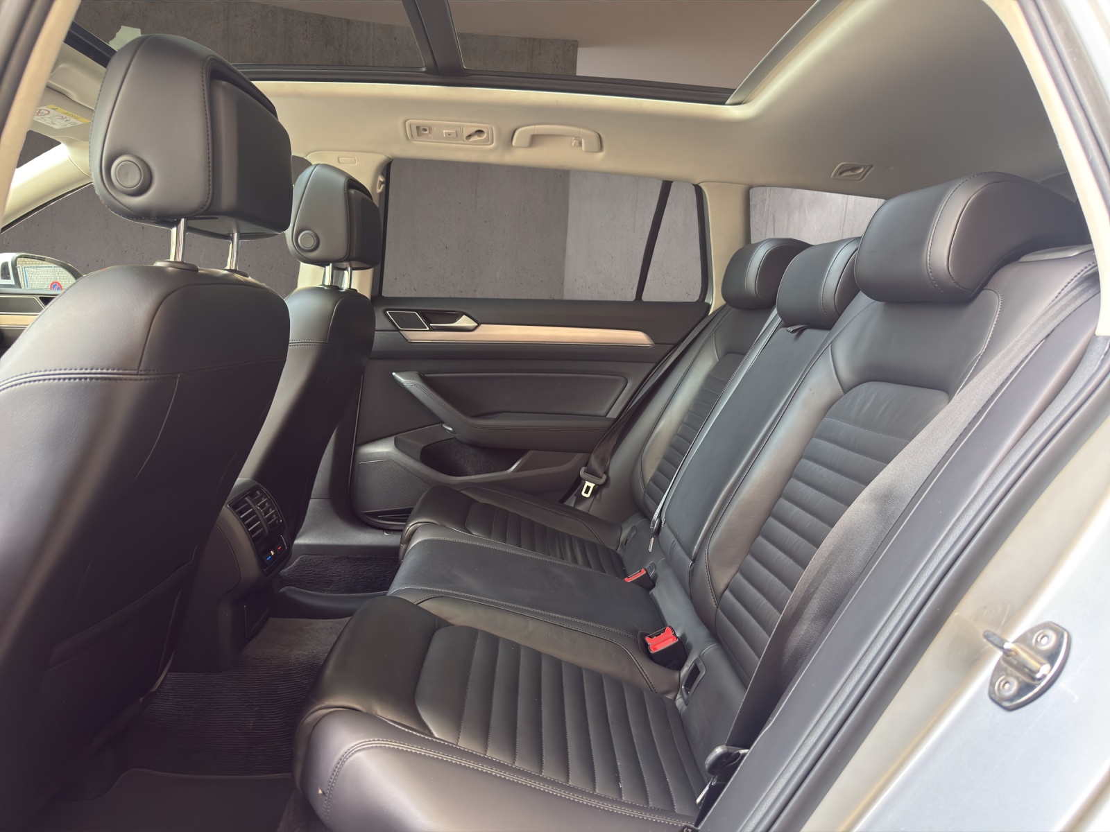VW Passat Variant 2.0 TDI BMT High. DSG 4Motion-image-6