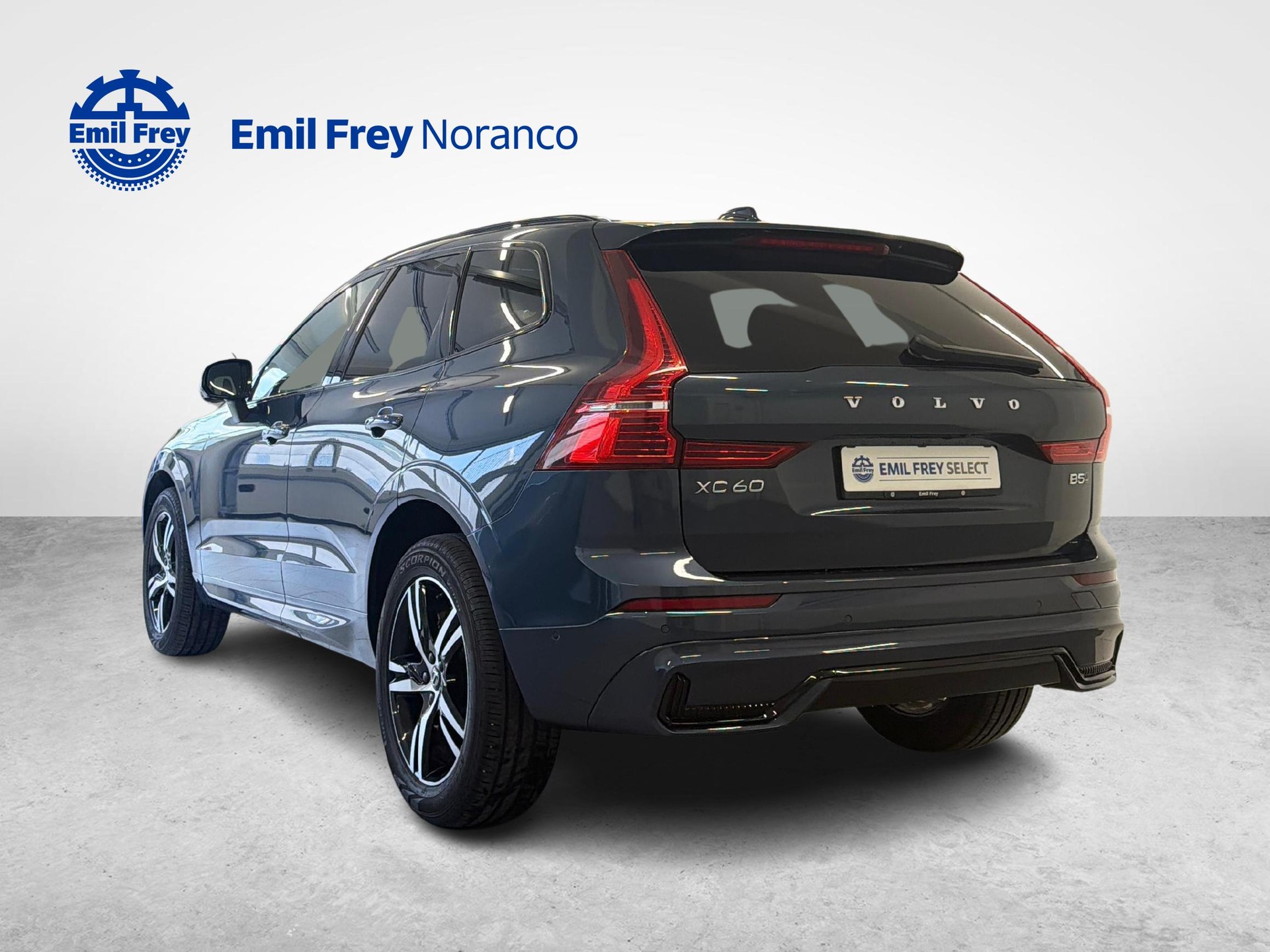 VOLVO XC60 2.0 B5 MH R-Design AWD-showroom-element-2
