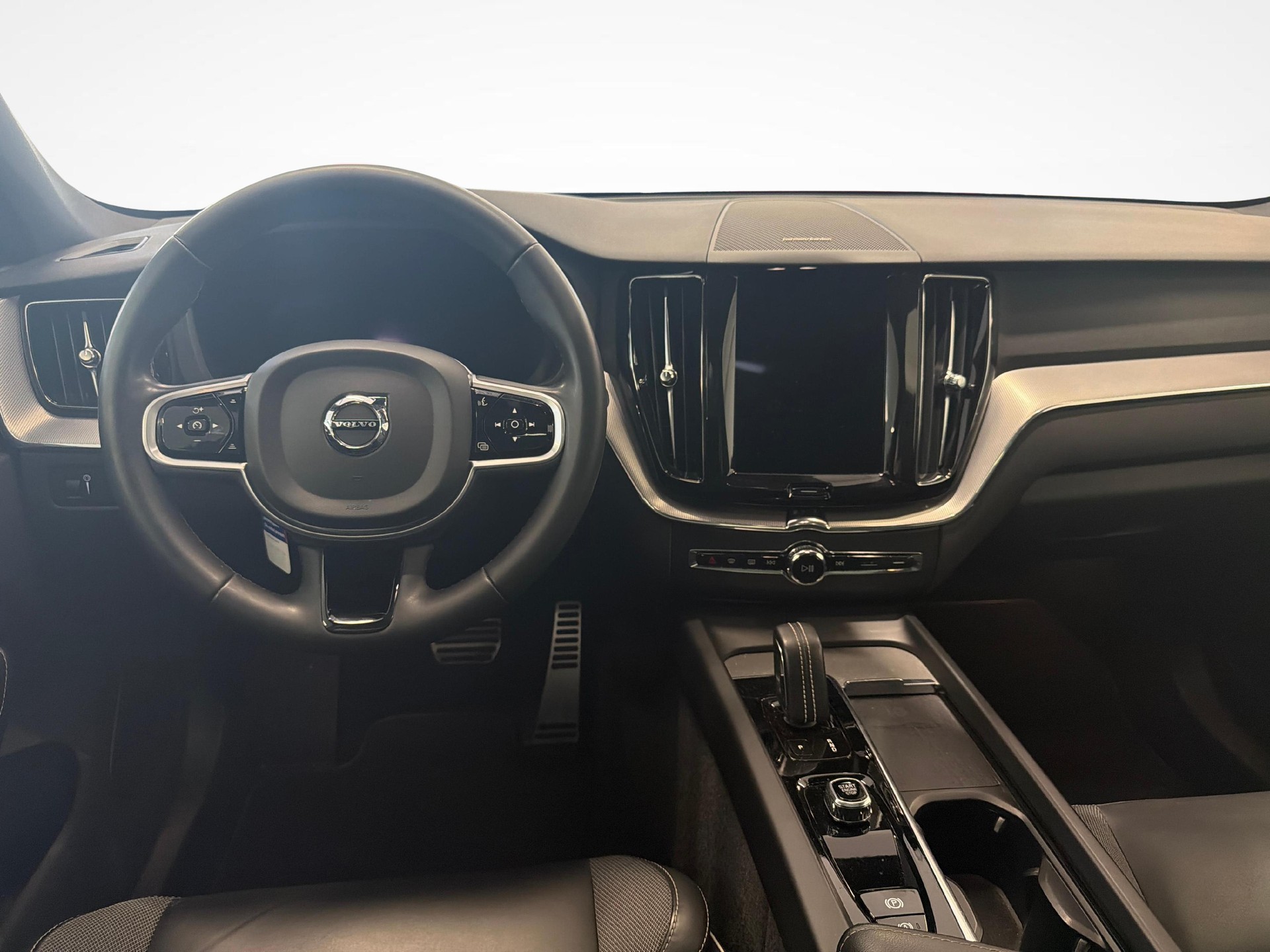 VOLVO XC60 2.0 B5 MH R-Design AWD-image-8