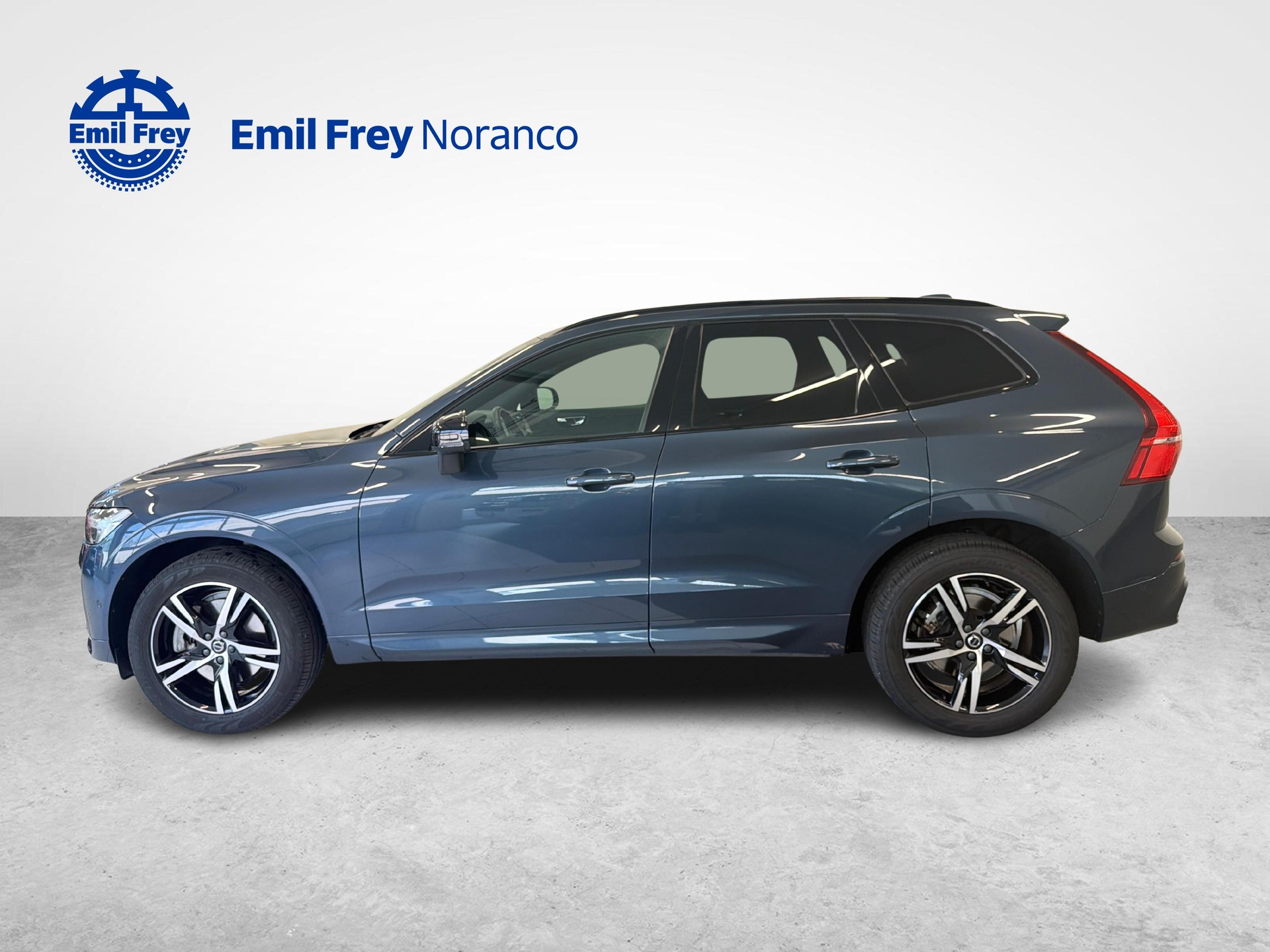 VOLVO XC60 2.0 B5 MH R-Design AWD-showroom-element-1